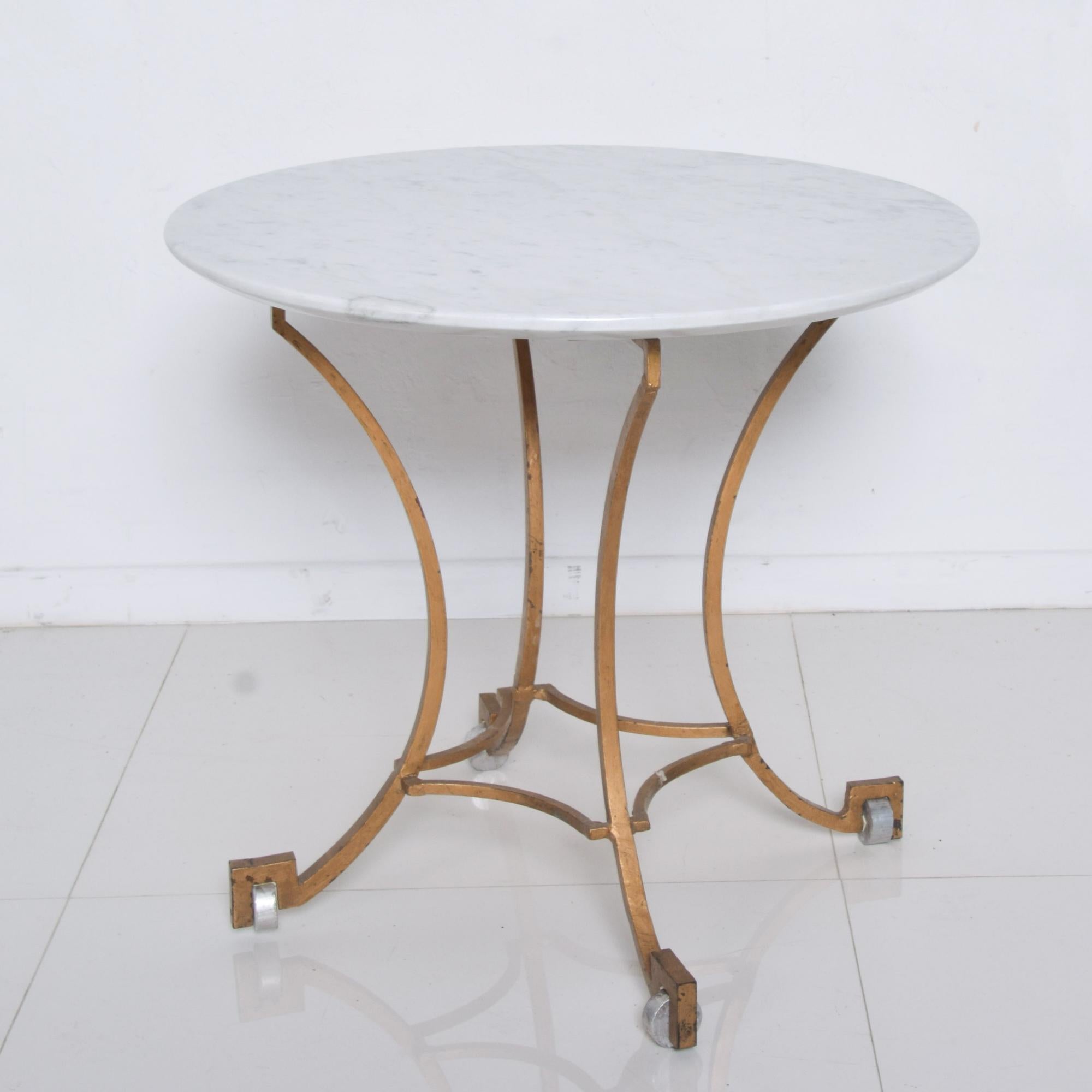 Midcentury 1960s Mexico by Talleres Chacon attributed to Arturo Pani: Round side table scalloped flared iron frame with gold gilt, new marble top beveled edge and standout silver aluminum fancy feet. Exceptional geometric angled design.
No label or