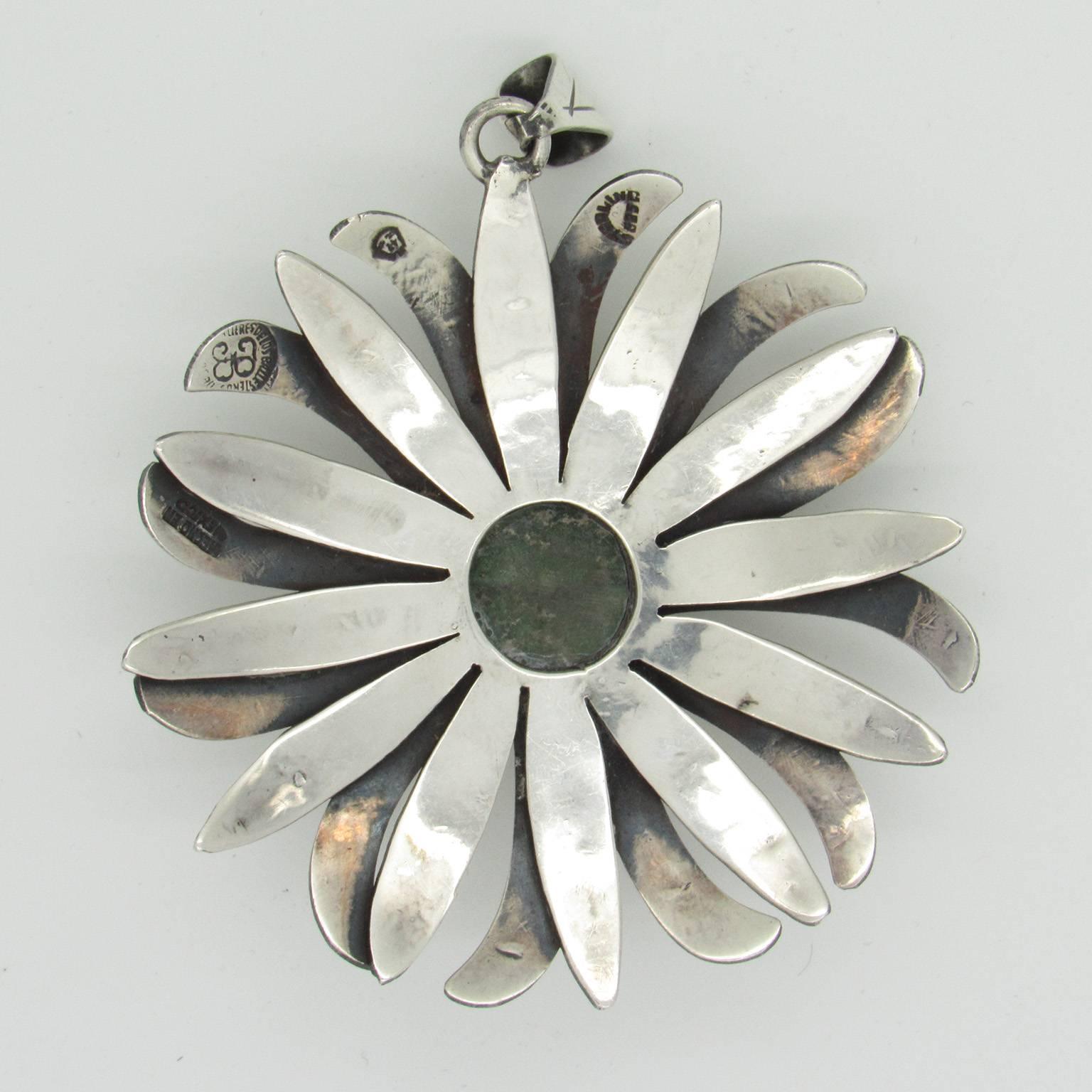 Eye catching Talleres de los Ballesteros aventurine quartz and sterling silver blossom pendant, Mexico, 20th century.  Stamped 