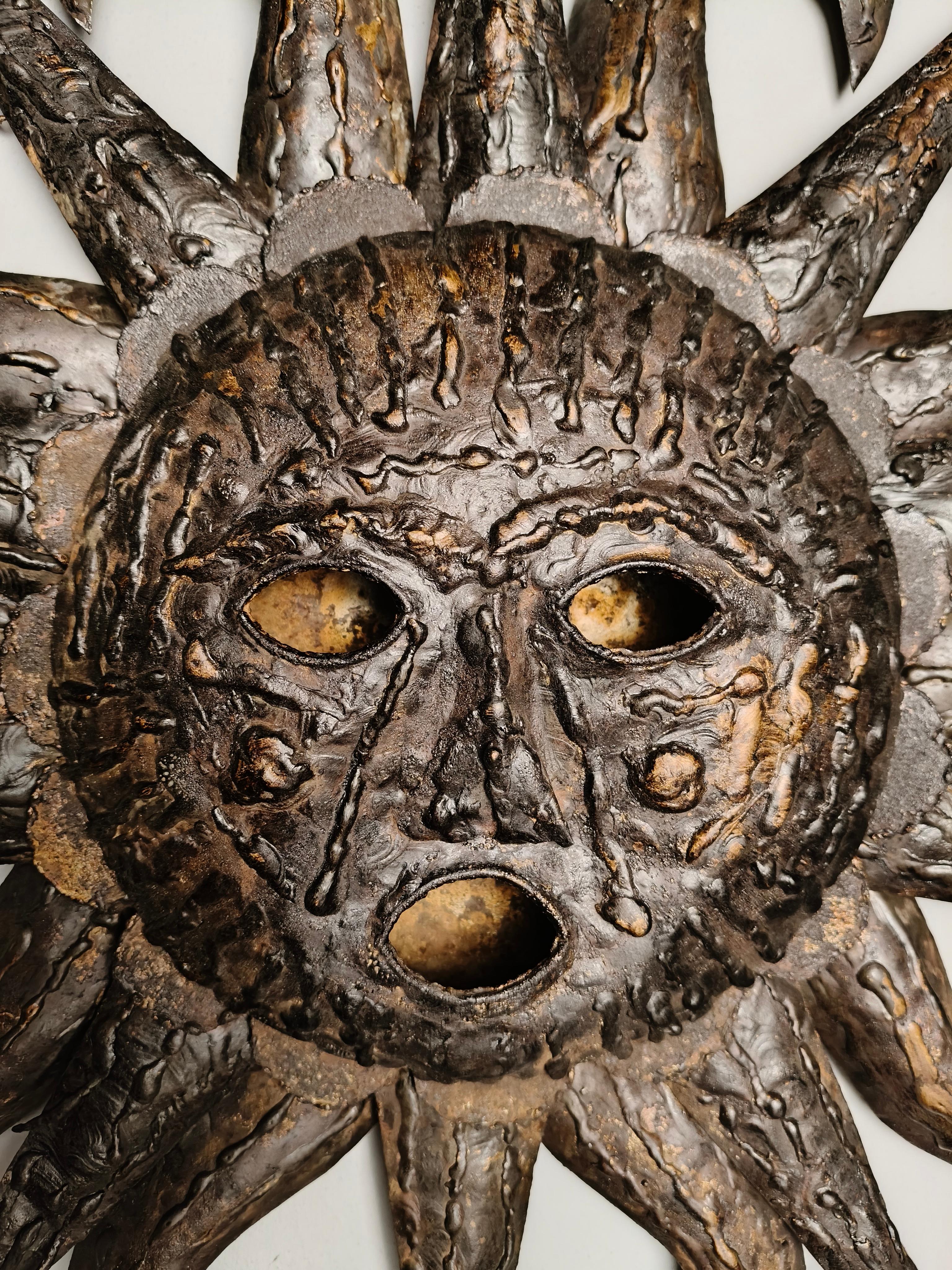 Escultura mural Sol de Acero Martillado Talleres Emaus Moderno de mediados de siglo en venta