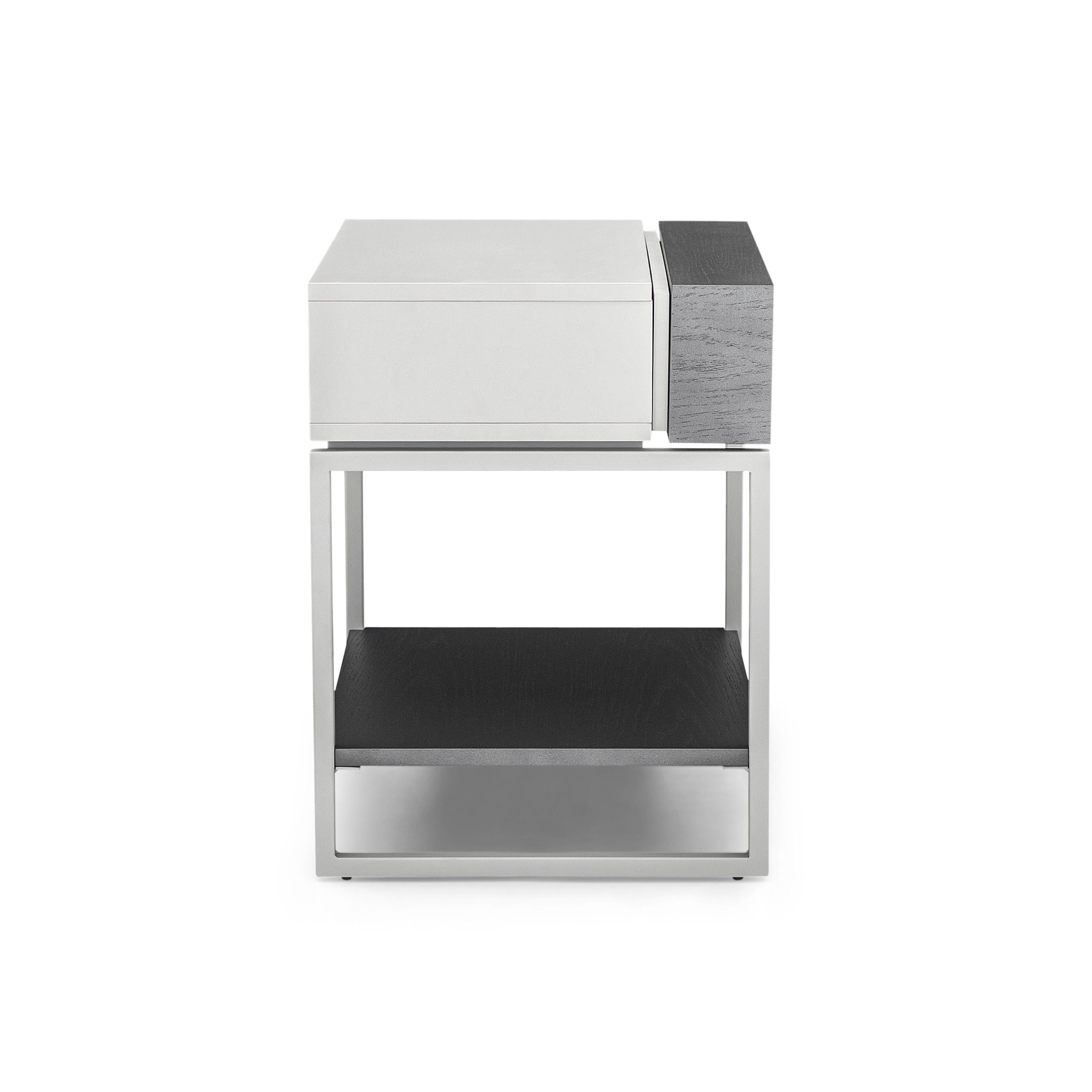With a contemporary design, the Tallo nightstand with a gray oak drawer and off-white frame valorizes minimalist features that add extreme sophistication to the product. Perfect for a modern contemporary/minimalist bedroom decor. The metal base for