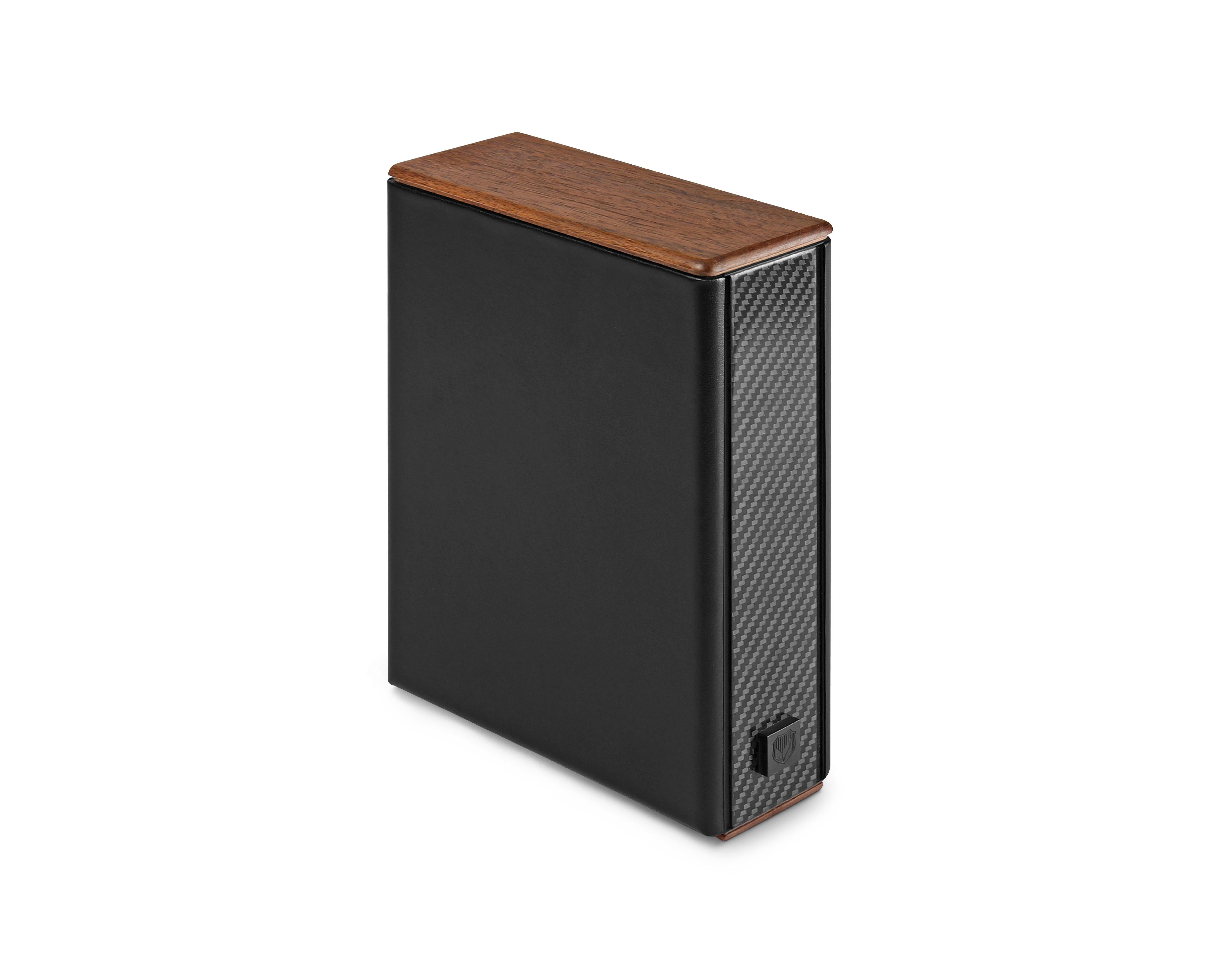 Talon bookend with leather body by Madheke
Dimensions: W 6.2 D 15.2 H 21 cm
Materials: Leather, Carbon Fibre, Wood

The TALON bookend offers both functionality and style and is a modern take on the bookshelf staple. The black leather body and