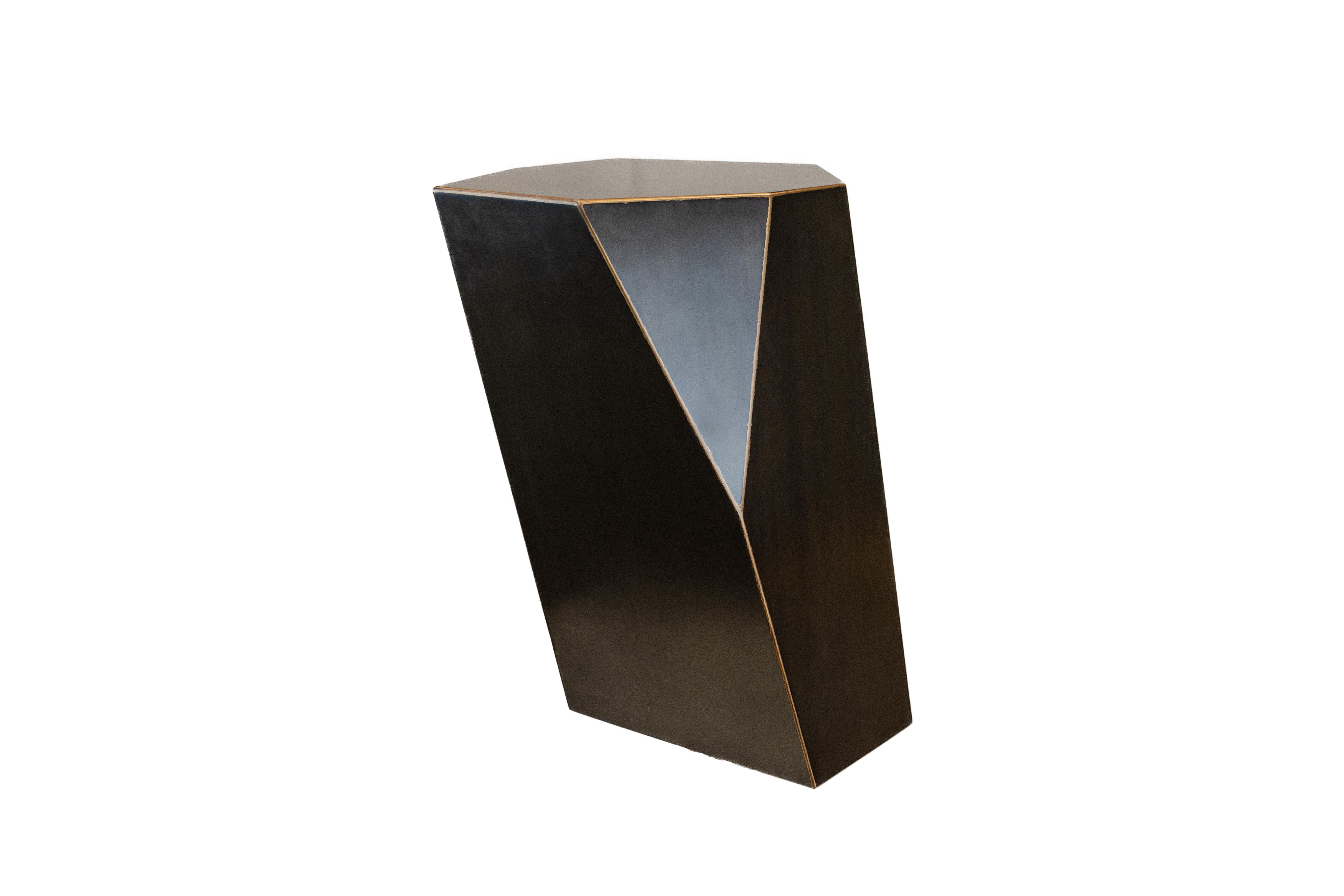 Moderne Table d'appoint sculpturale Talus en acier et bronze en vente