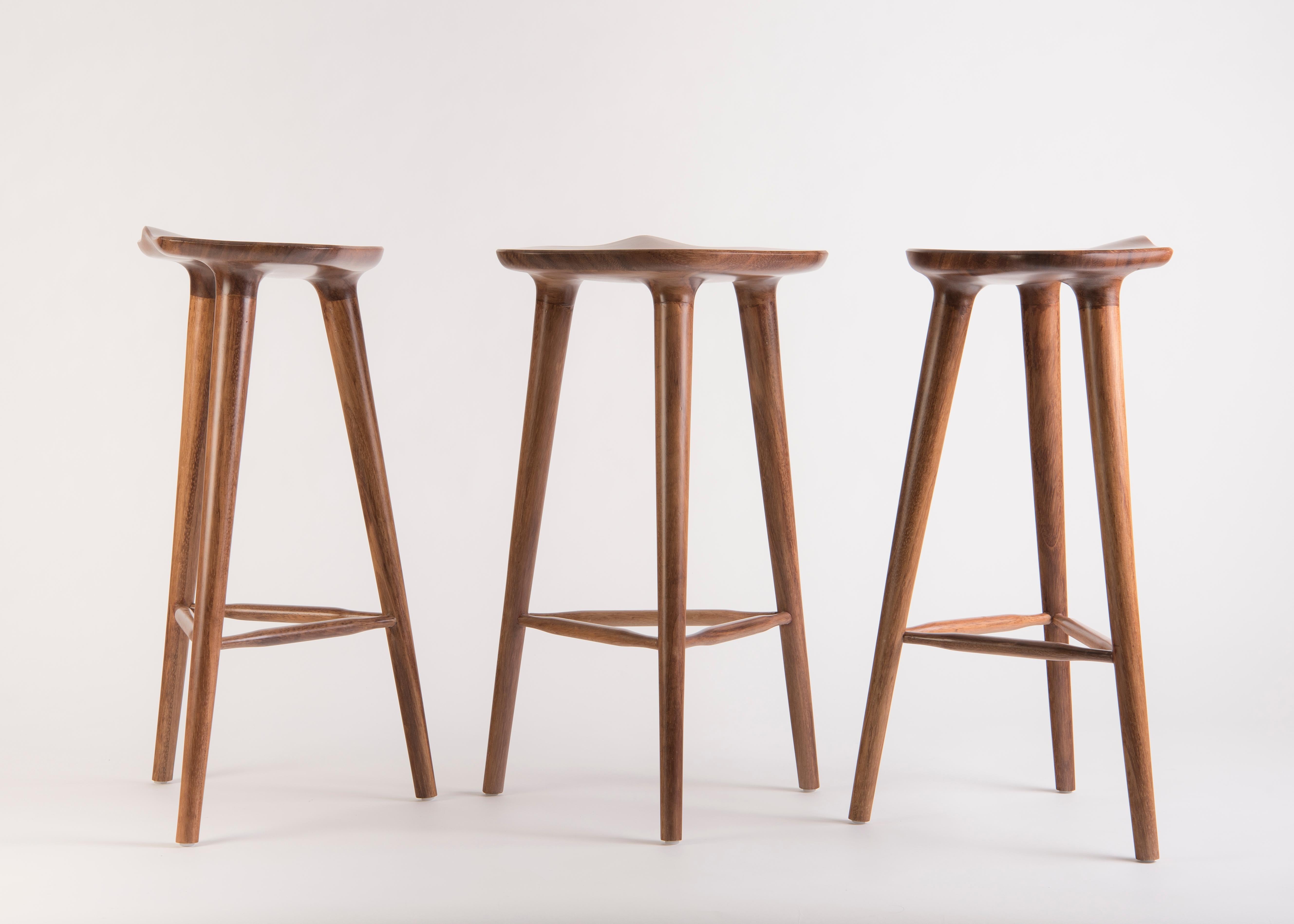 Descendants of an extraordinary family, TAM stools are grown to 65 cm in height, multiplying in a garden of possibilities while preserving in their genetic makeup the beauty of tzalam wood. Its radiant design has become an icon in kitchens,