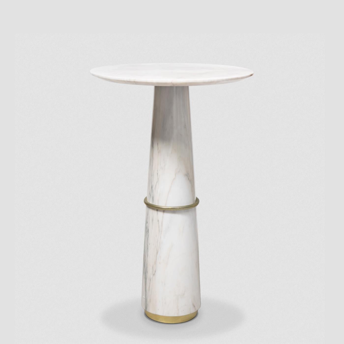 Table Tama High Bar all in solid white marble,
with polished brass finishes.