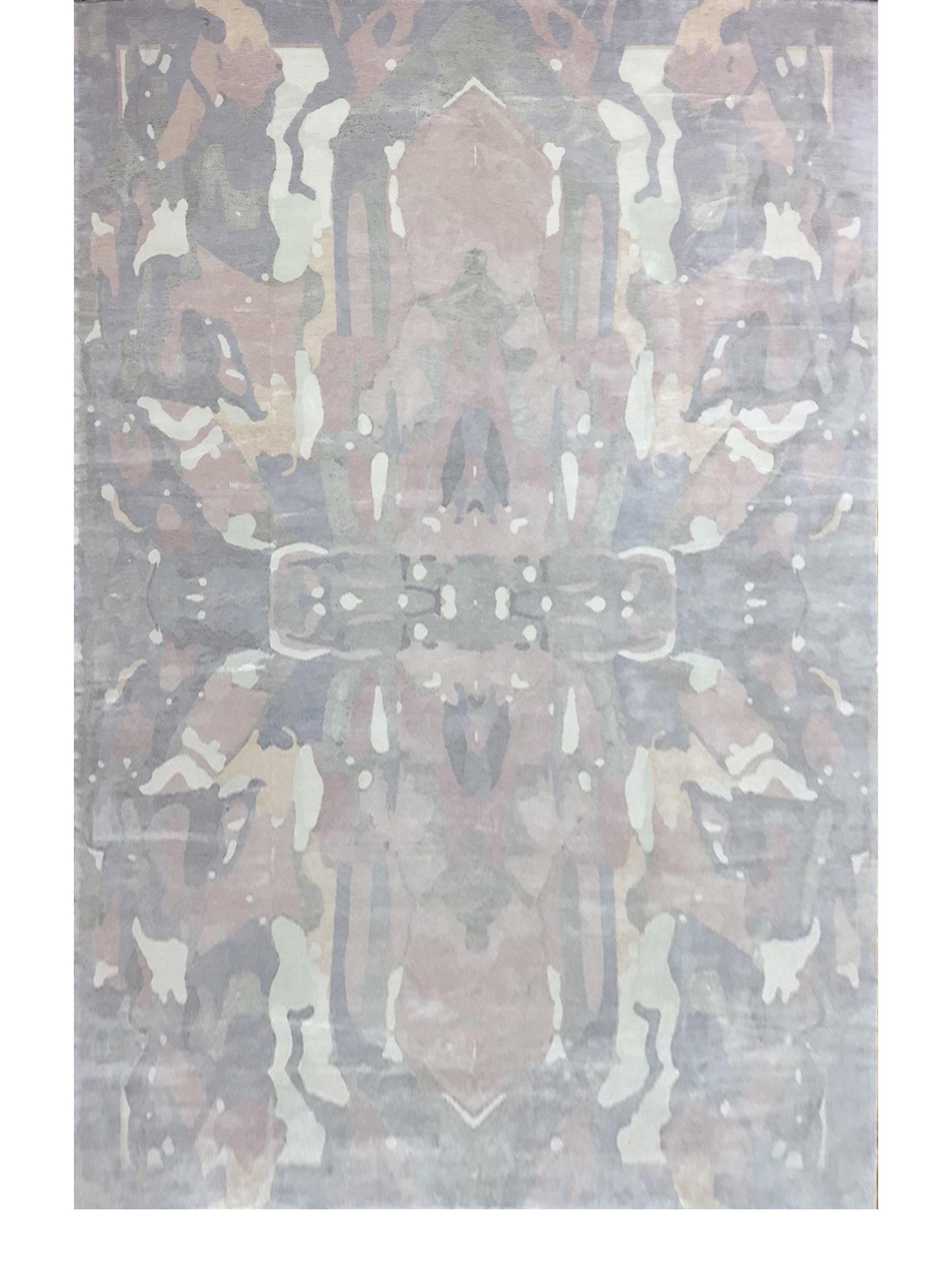 Tamandot Lumier, handgeknüpfter Teppich von Eskayel
Abmessungen: D 11' x H 17'
Florhöhe: 6 mm.
MATERIALIEN: 70% Merinowolle, 30% Seide.

Die handgeknüpften Teppiche von Eskayel werden auf Bestellung gewebt und können in verschiedenen Größen, Farben,