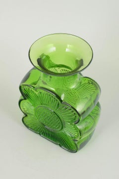 Tamara Aladin para Riihimäen Lasi. Jarrón «Amuletti» de cristal verde. Años 70