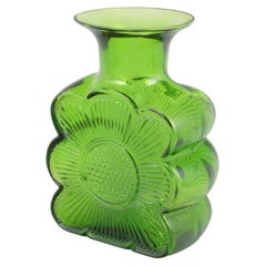 Tamara Aladin für Riihimäen Lasi. Vase „Amuletti“ aus grünem Glas. 1970er Jahre