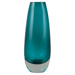 Tamara Aladin pour Riihimäen Lasi, Finlande. Vase en verre d'art de couleur turquoise.