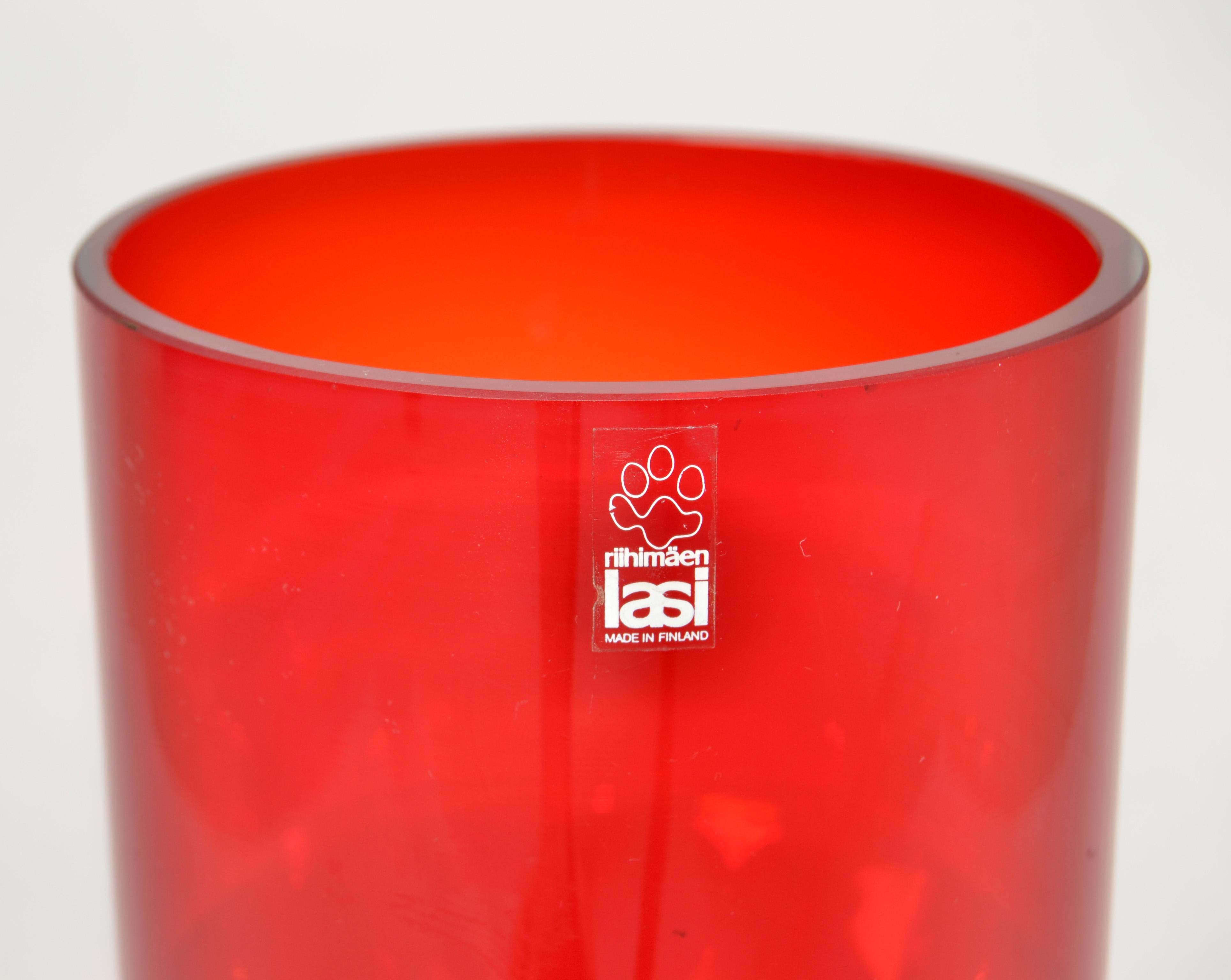 Tamara Aladin Riihimaen Lasi Oy Finland Red Blown Art Glass Vase Scandinavian   For Sale 2