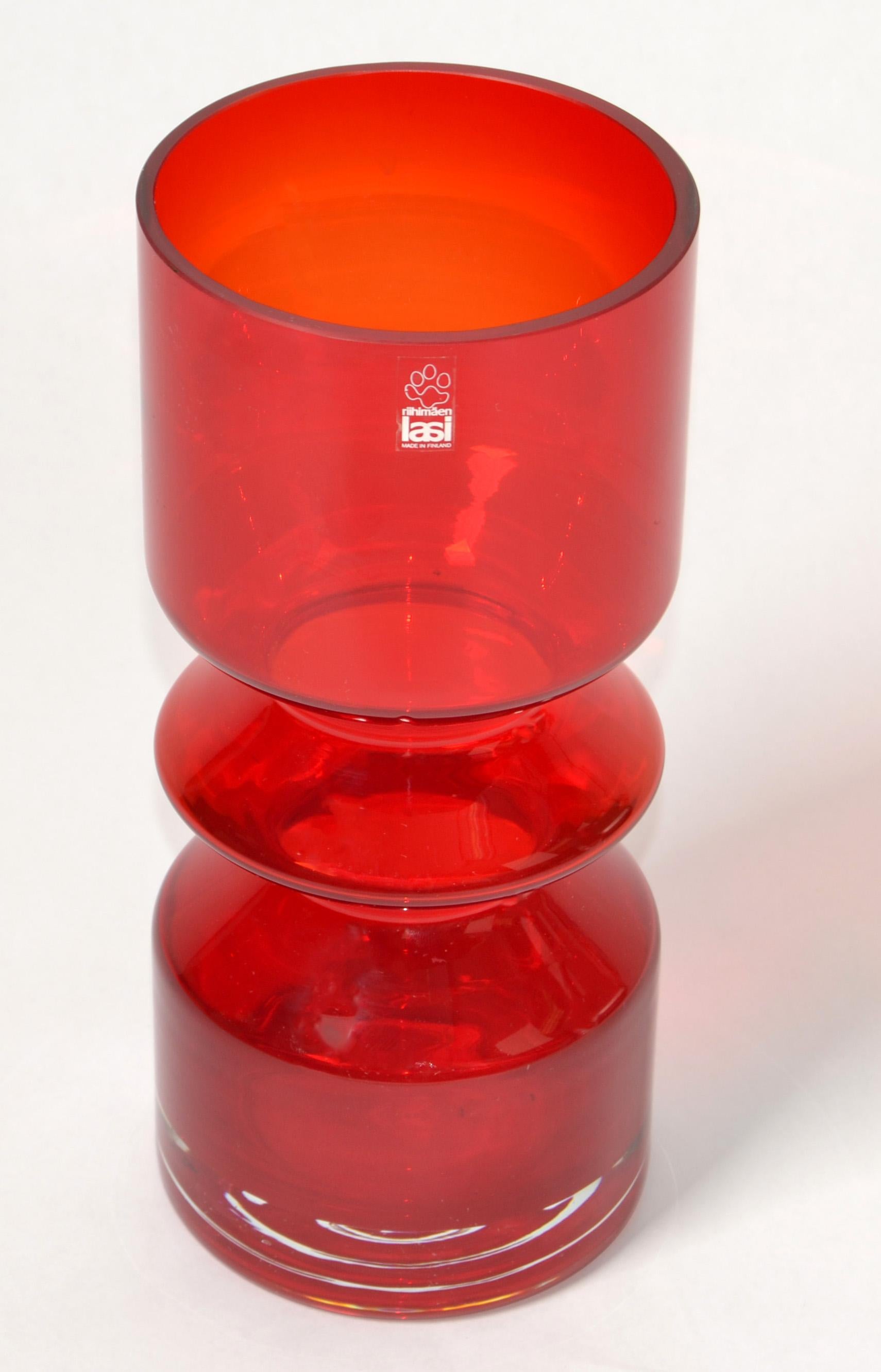 Tamara Aladin Riihimaen Lasi Oy Finnland Rotes geblasenes Kunstglas Vase Skandinavisch   (Skandinavische Moderne) im Angebot