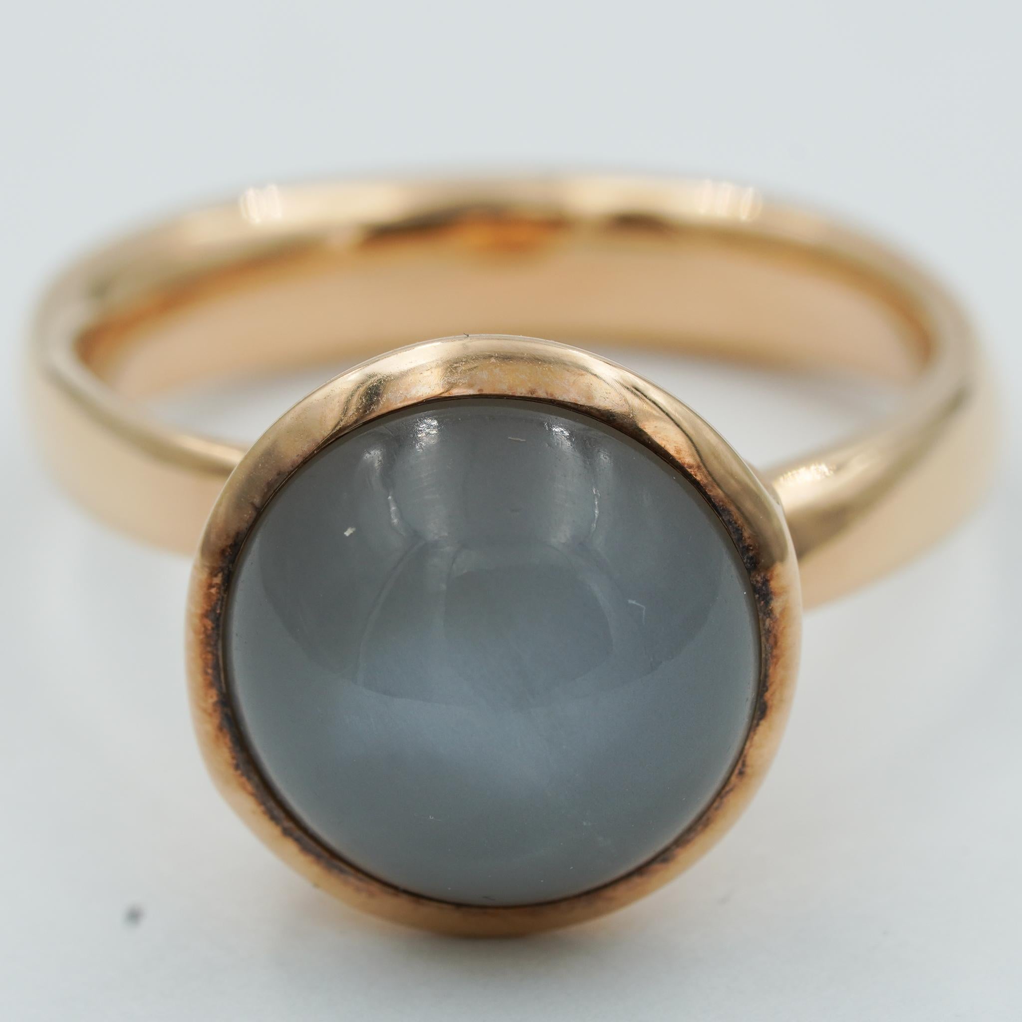 This Tamara Comolli large, stackable bouton ring features a beautiful cabochon-cut Moonstone, and is also available with a wide variety of other gems and in all shades of gold. Pair large bouton rings with the small or Solitaire editions and stack