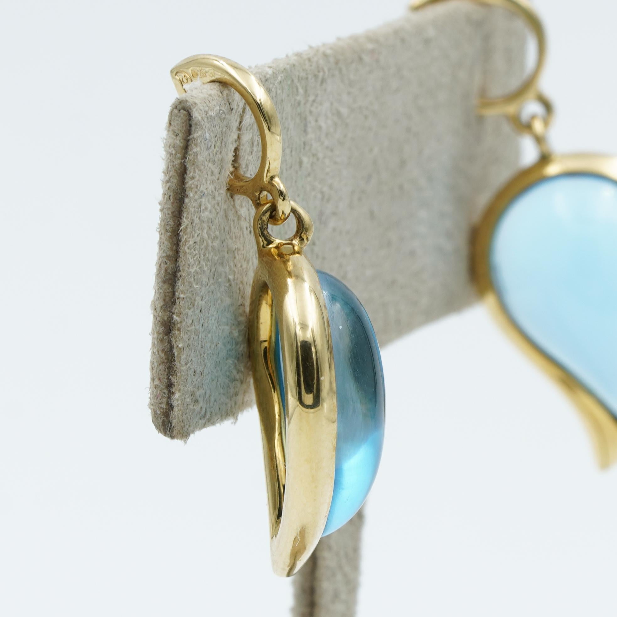 Tamara Comolli Signatur Tropfenblauer Topas Ohranhänger aus 18 Karat Gelbgold (Cabochon)