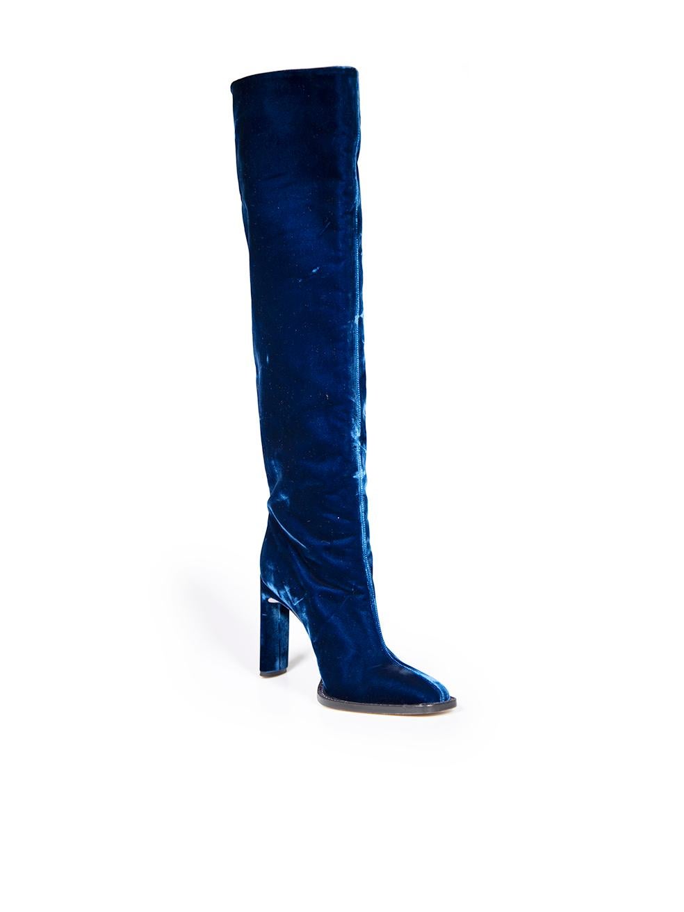 CONDITION is Very good. Minimal wear to boots is evident. Minimal wear to velvet upper leg with very light abrasions to the weave on this used Tamara Mellon designer resale item.
 
 
 
 Details
 
 
 Blue
 
 Velvet
 
 Boots
 
 Over the knee
 
 Square