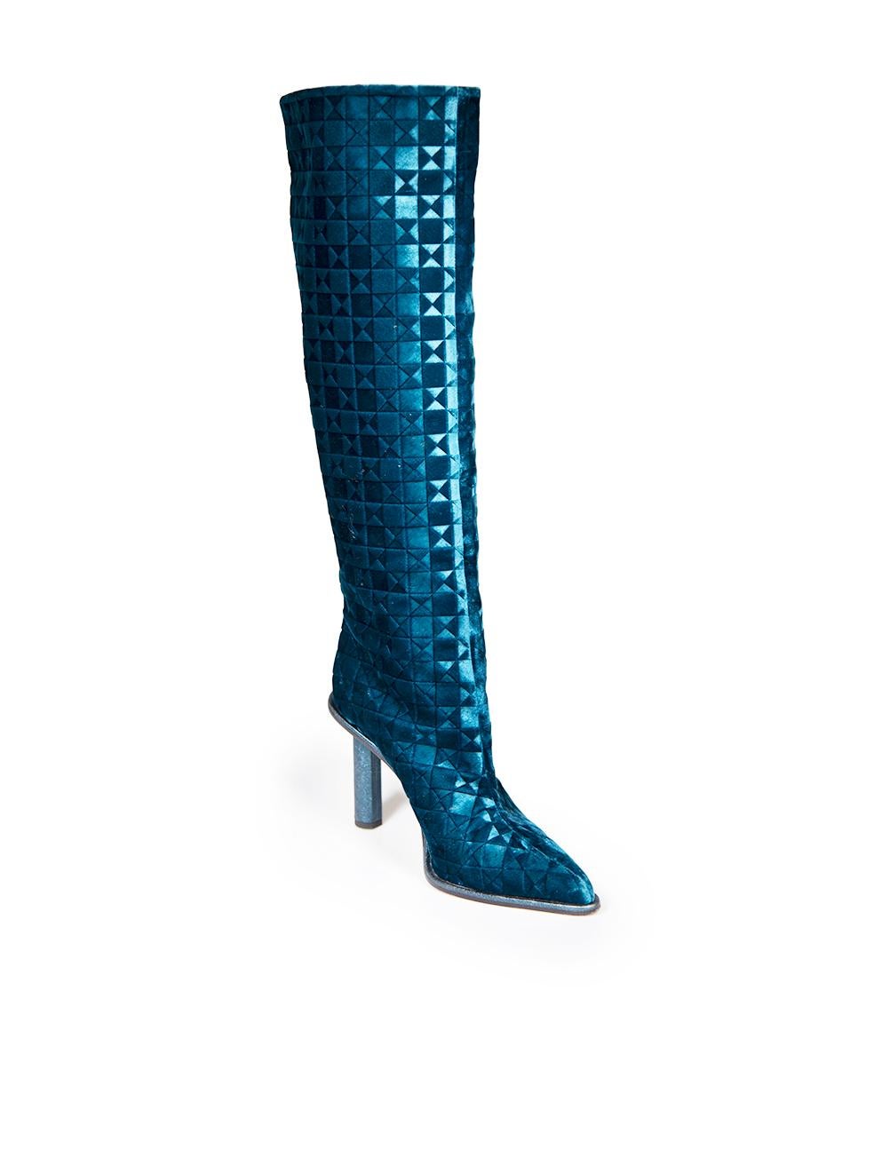 CONDITION is Very good. Minimal wear to boots is evident. Minimal wear to both boot heels and the left-side of the right boot with abrasions on this used Tamara Mellon designer resale item.
 
 
 
 Details
 
 
 Teal
 
 Velvet
 
 Knee high boots
 
