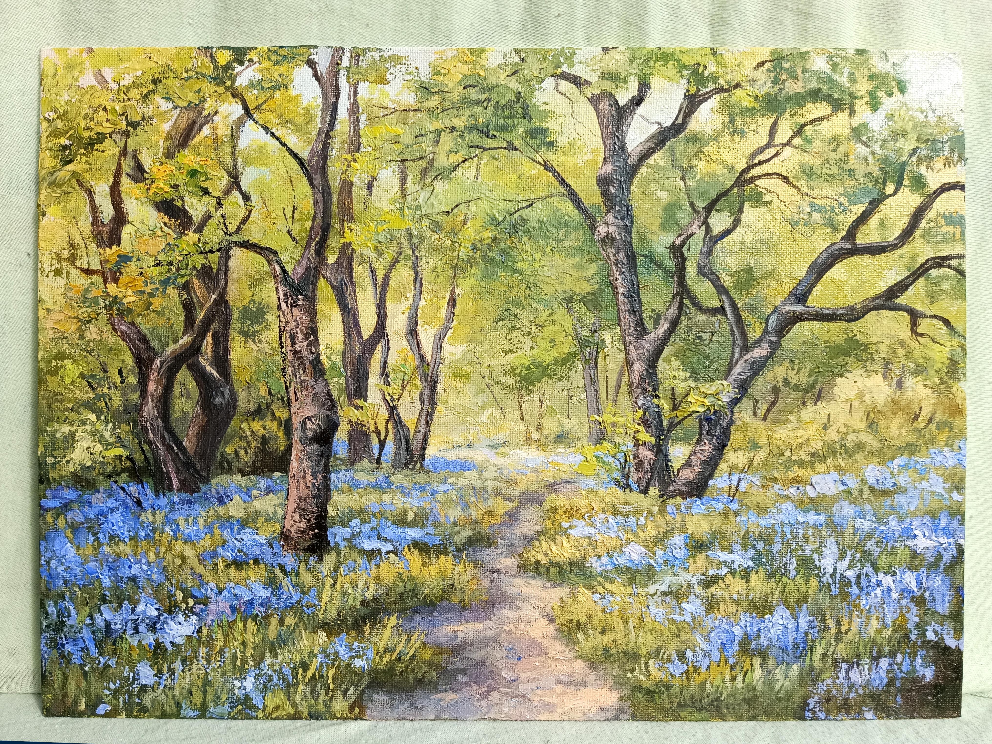 Forêt printanière avec des fleurs de jacinthes - Painting de Tamara Rozinskay (Makhotina)