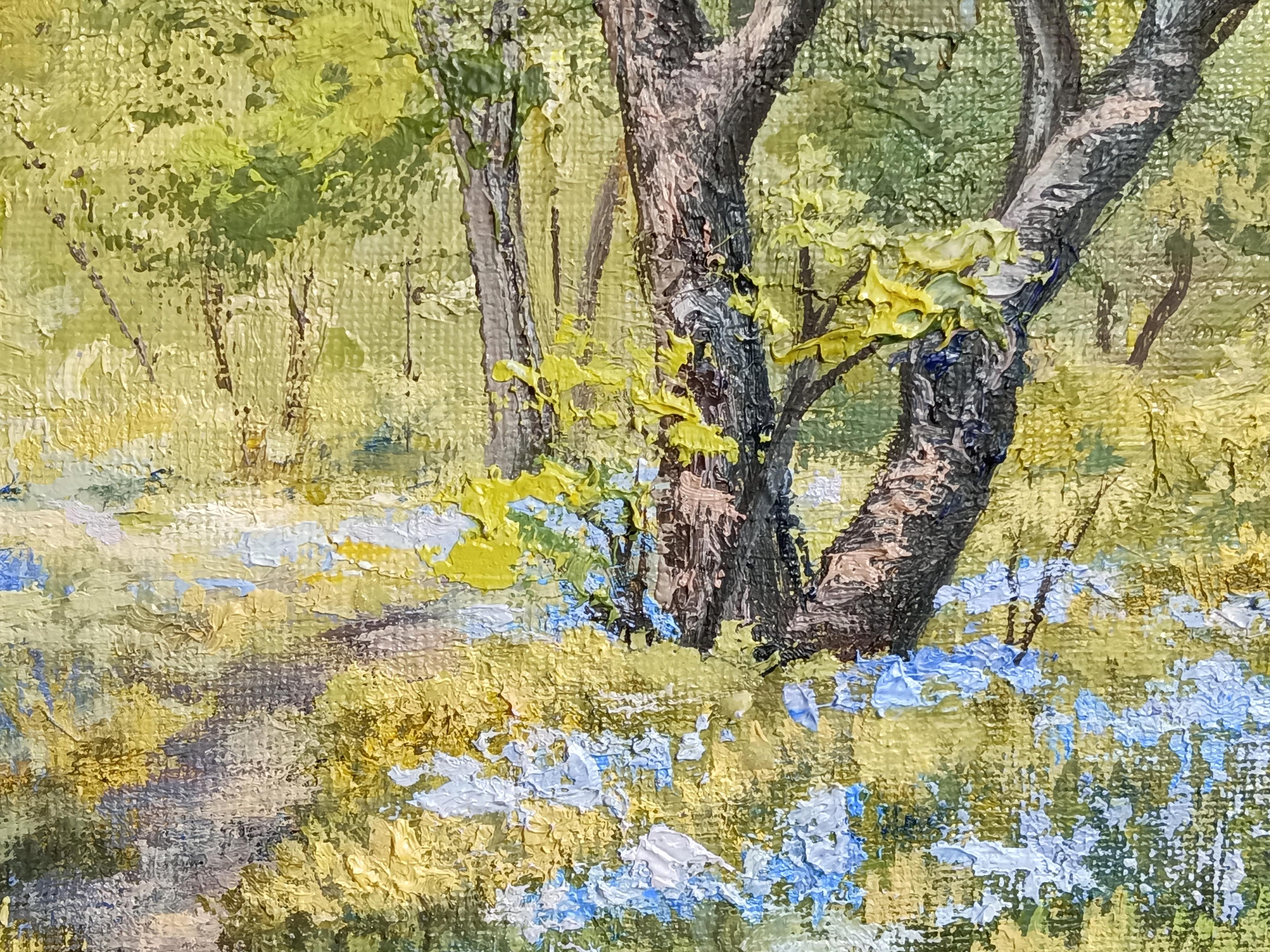 Forêt printanière avec des fleurs de jacinthes - Marron Landscape Painting par Tamara Rozinskay (Makhotina)