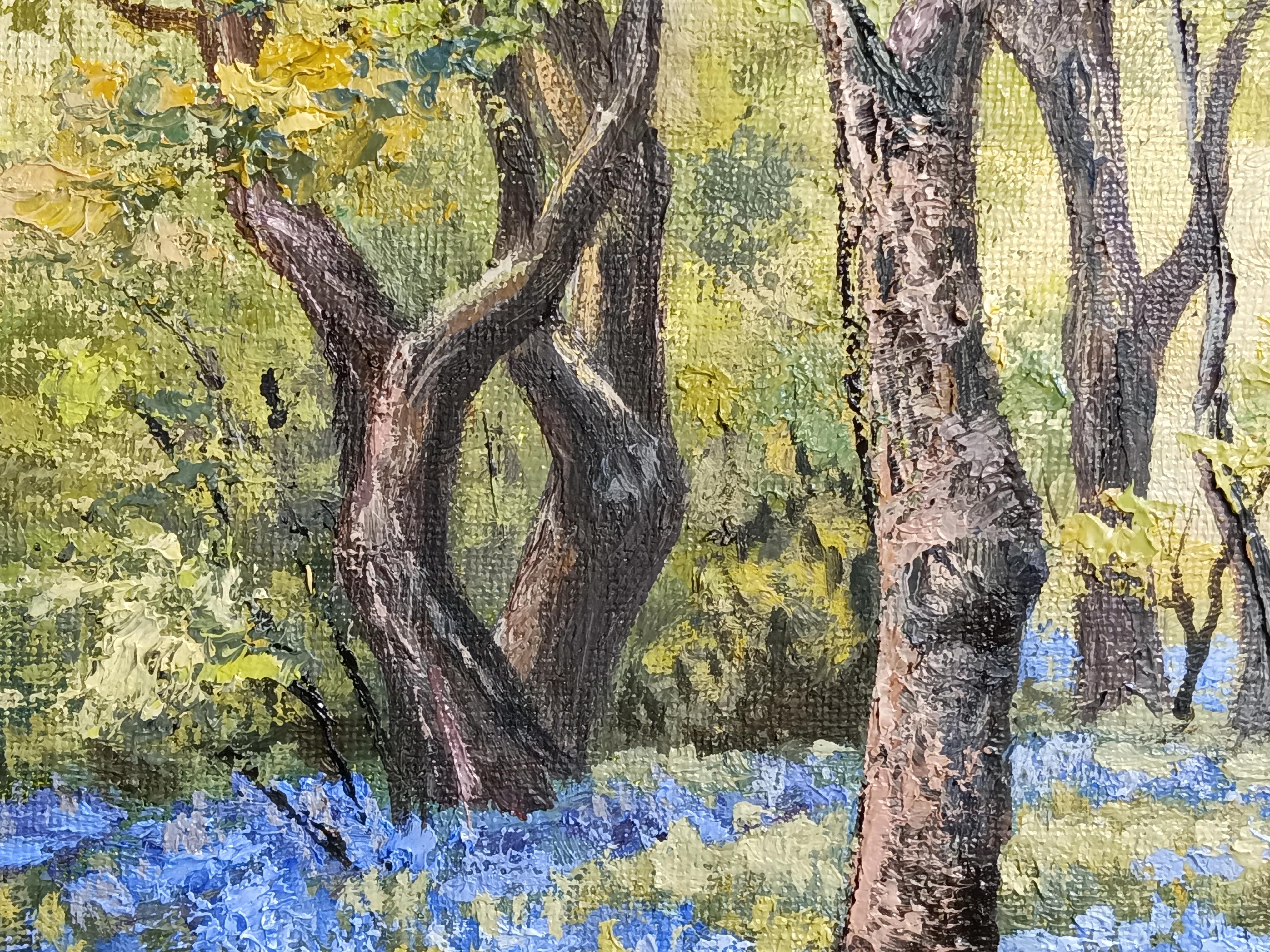 Forêt printanière avec des fleurs de jacinthes en vente 1