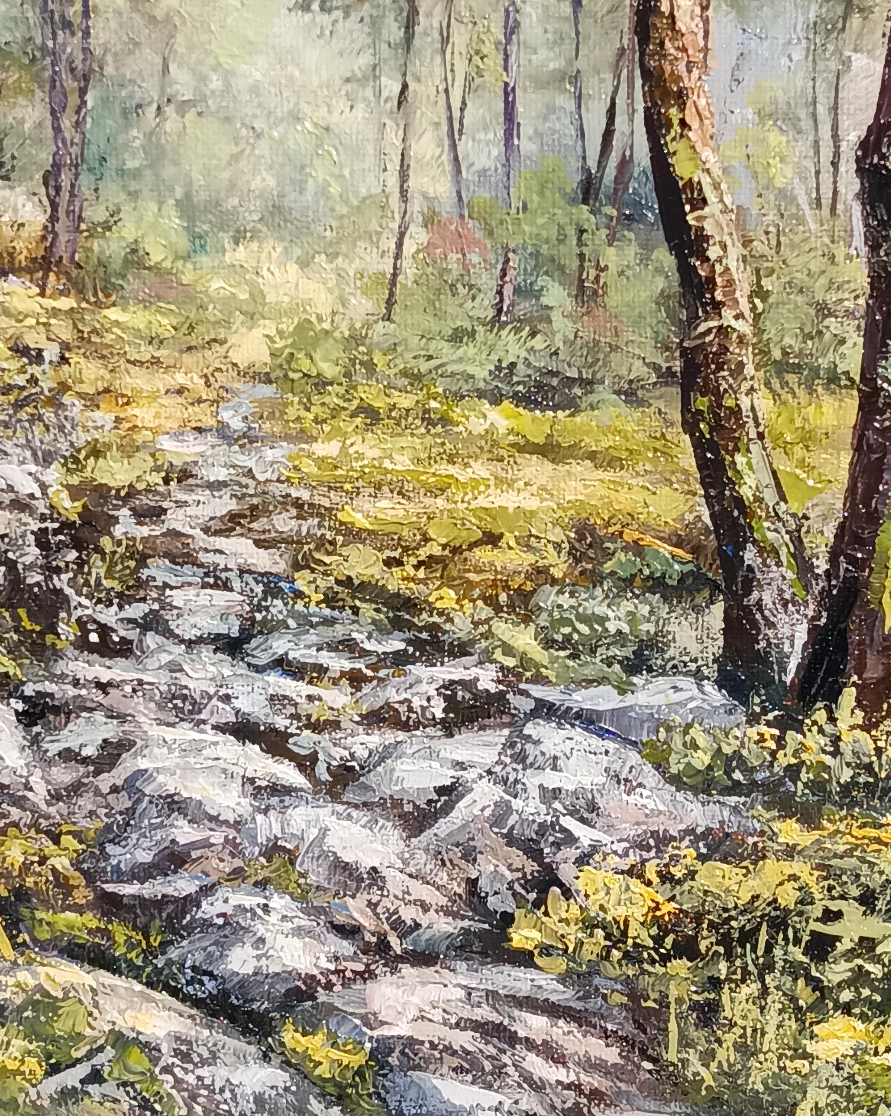 Paesaggio di foresta sussurrante con alberi realistici. Pittura ad olio originale in vendita 2