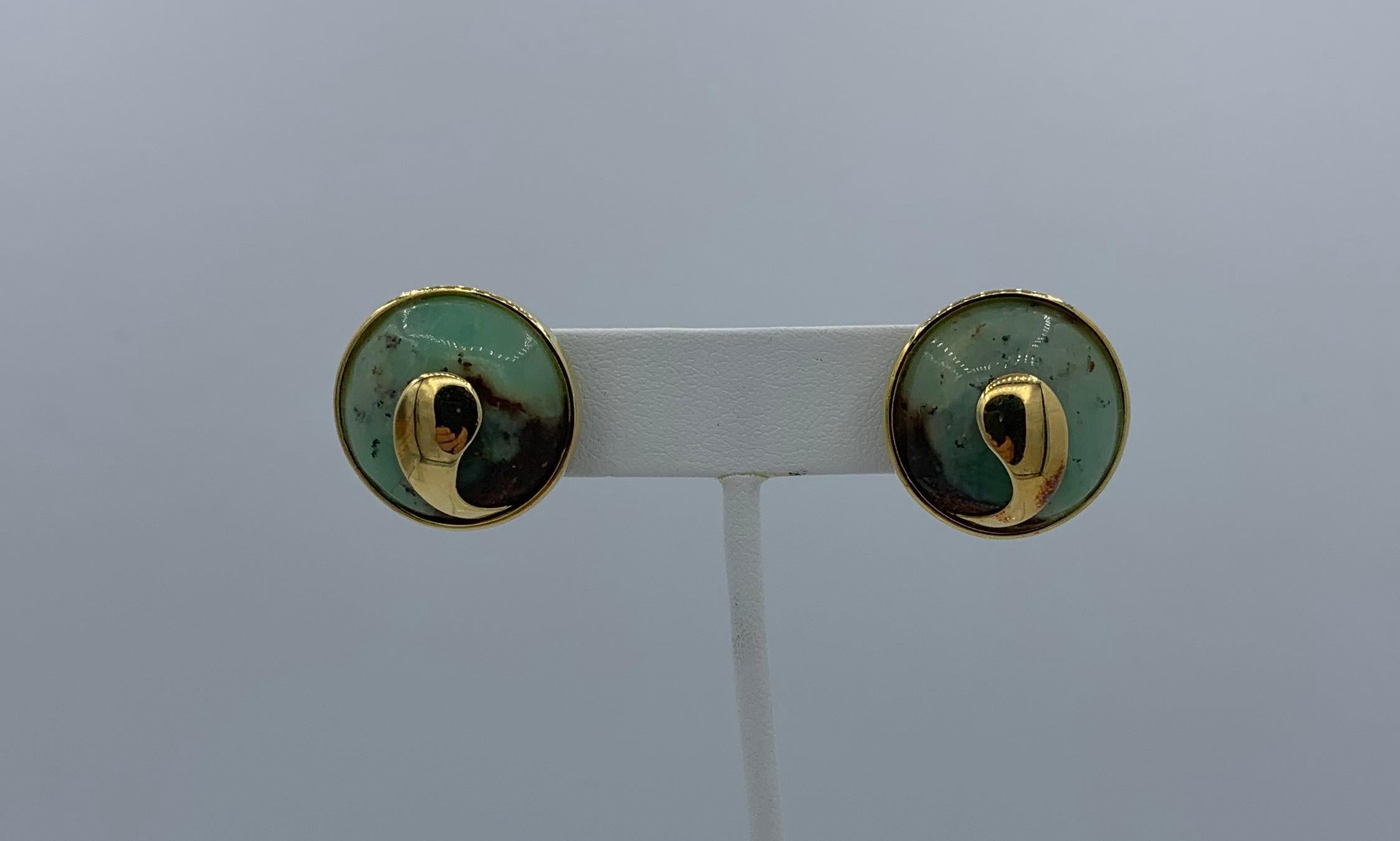 Cabochon Tambetti Green Chrysoprase 18 Karat Gold Earrings Estate Barbara Taylor Bradford
