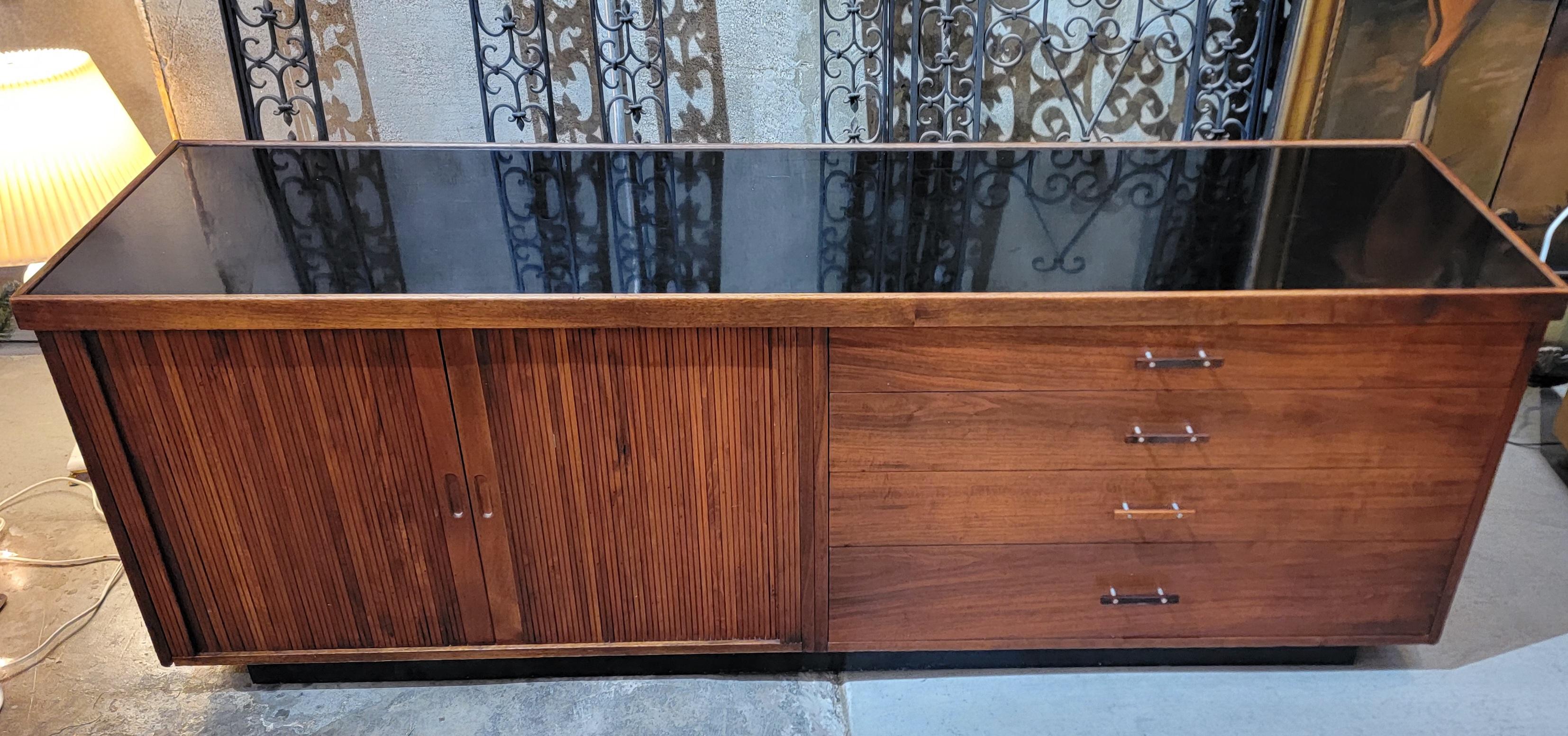Tambour Door Credenza by Milo Baughman for Glenn of California In Good Condition In Fulton, CA