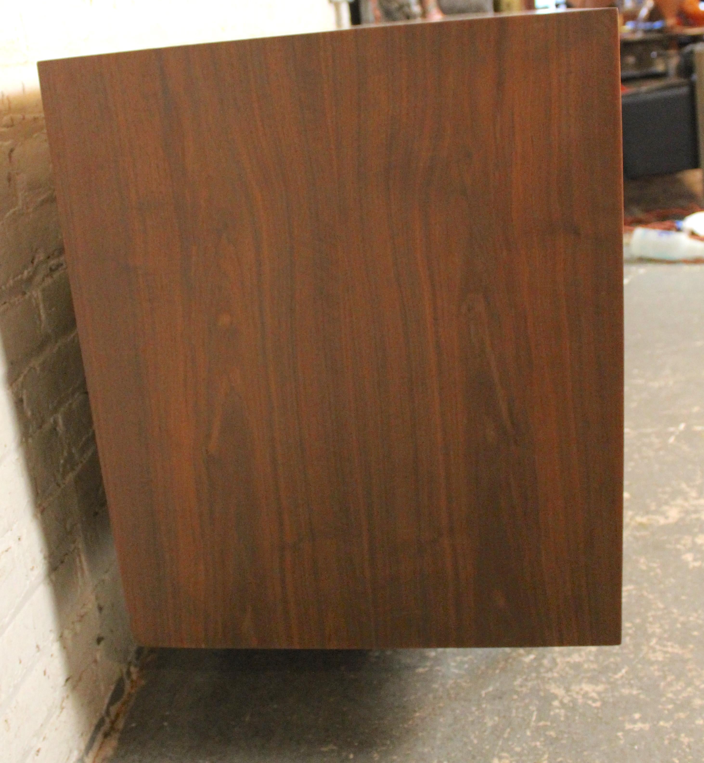 Comò con anta a tamburo di Furnette in vendita 4