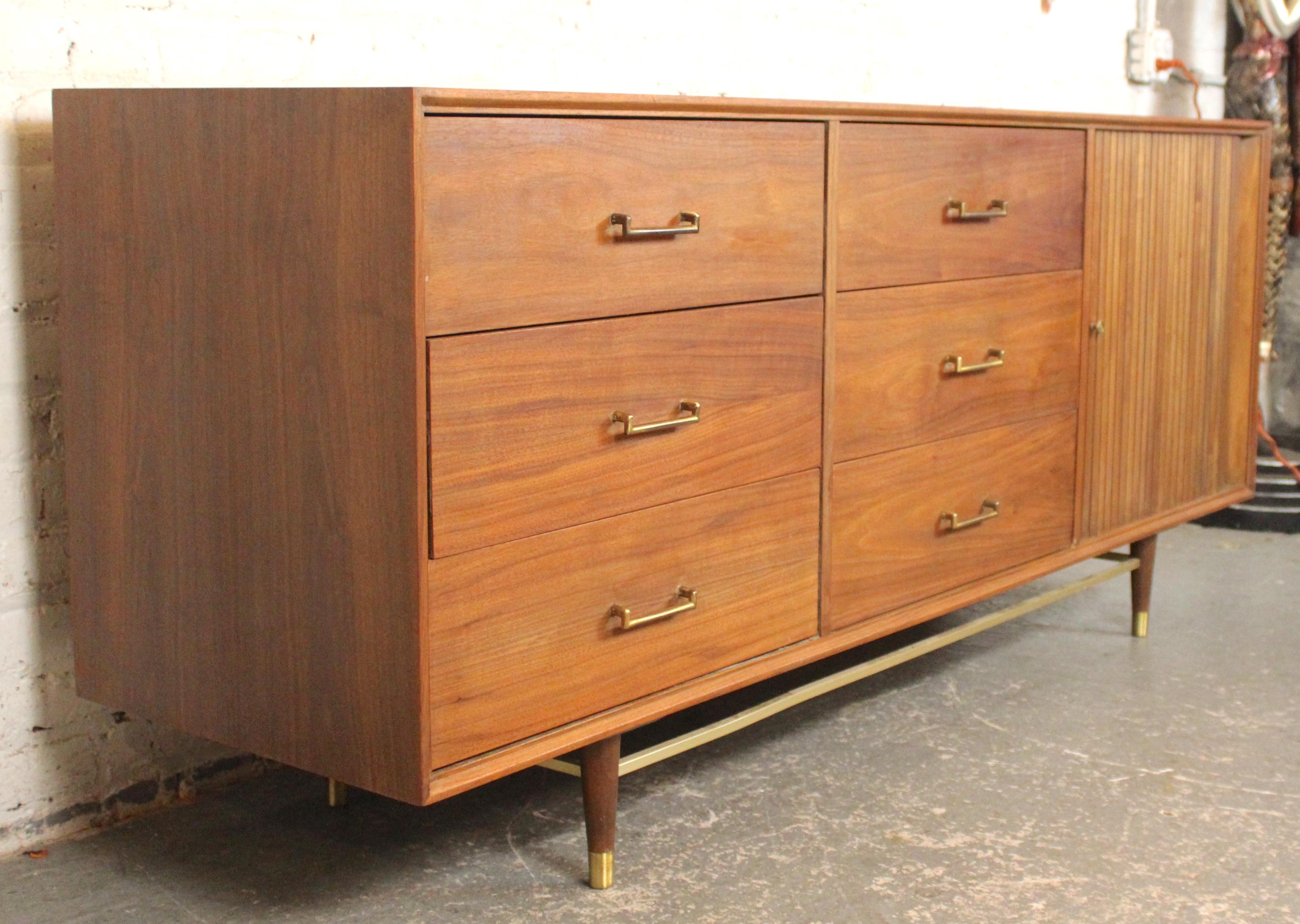 Mid-Century moderno Comò con anta a tamburo di Furnette in vendita