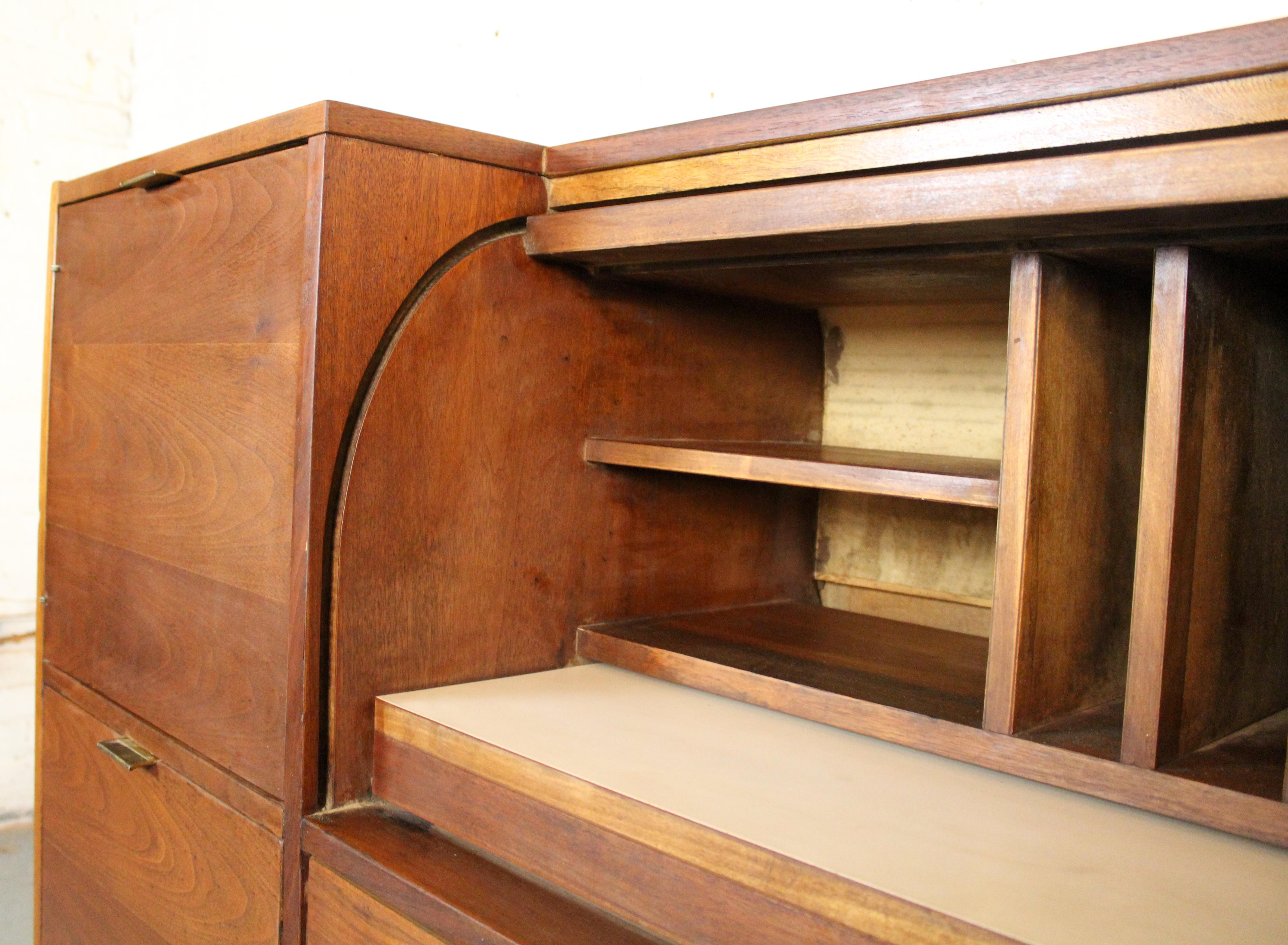 Escritorio con puerta de tambor de Mainline by Hooker en venta 5