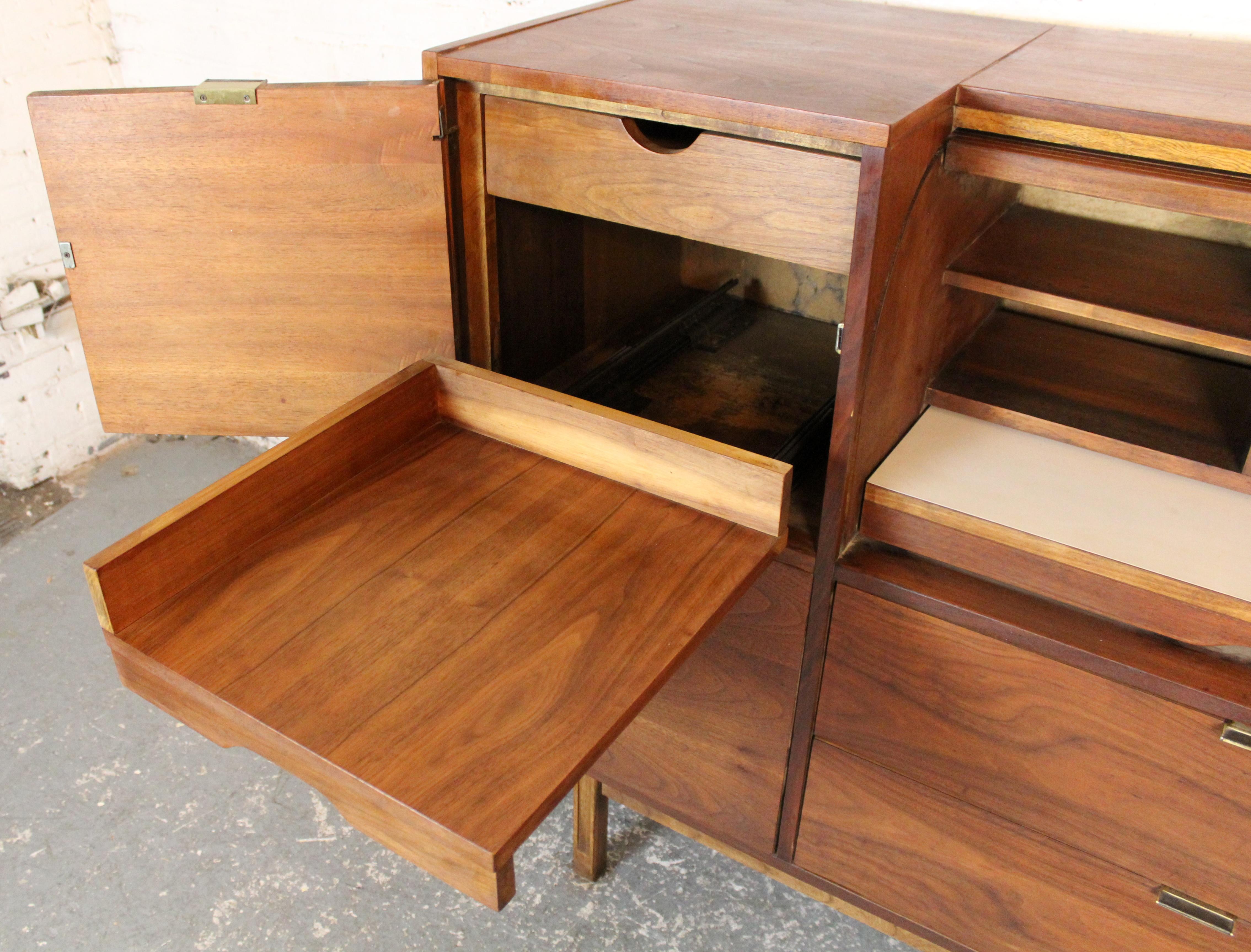 Escritorio con puerta de tambor de Mainline by Hooker en venta 6