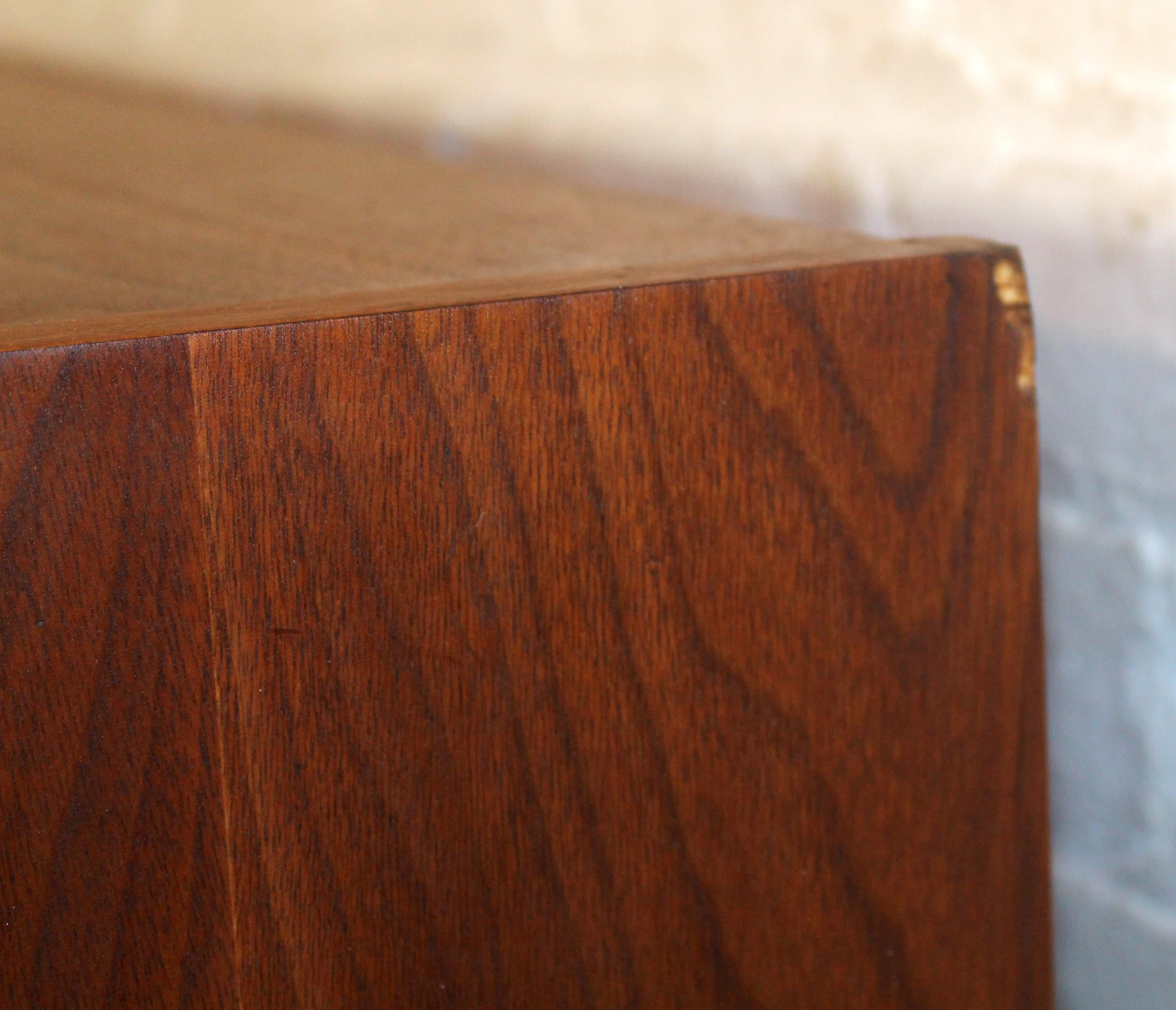 Escritorio con puerta de tambor de Mainline by Hooker en venta 8