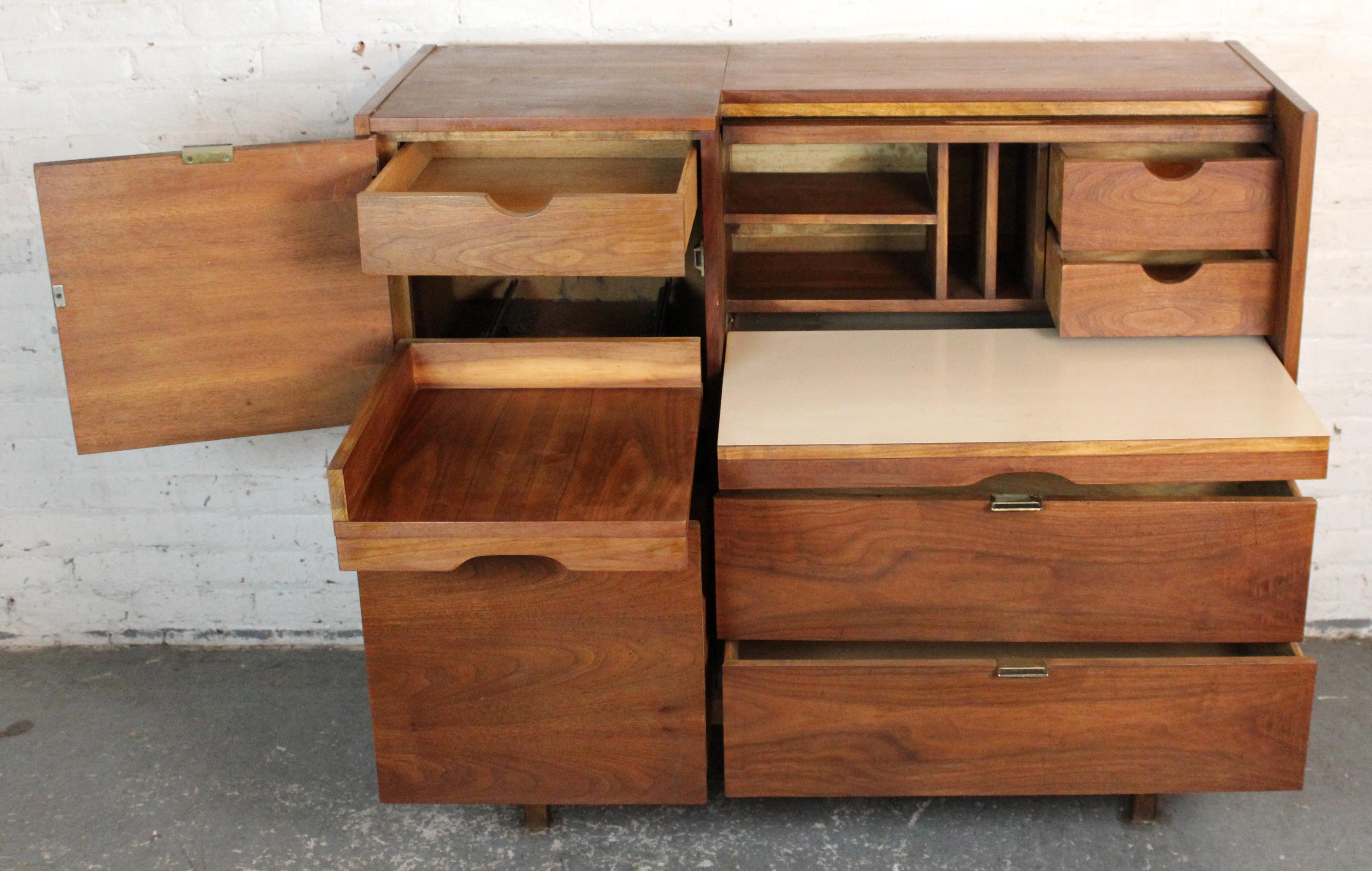 Escritorio con puerta de tambor de Mainline by Hooker en Bueno estado para la venta en Brooklyn, NY