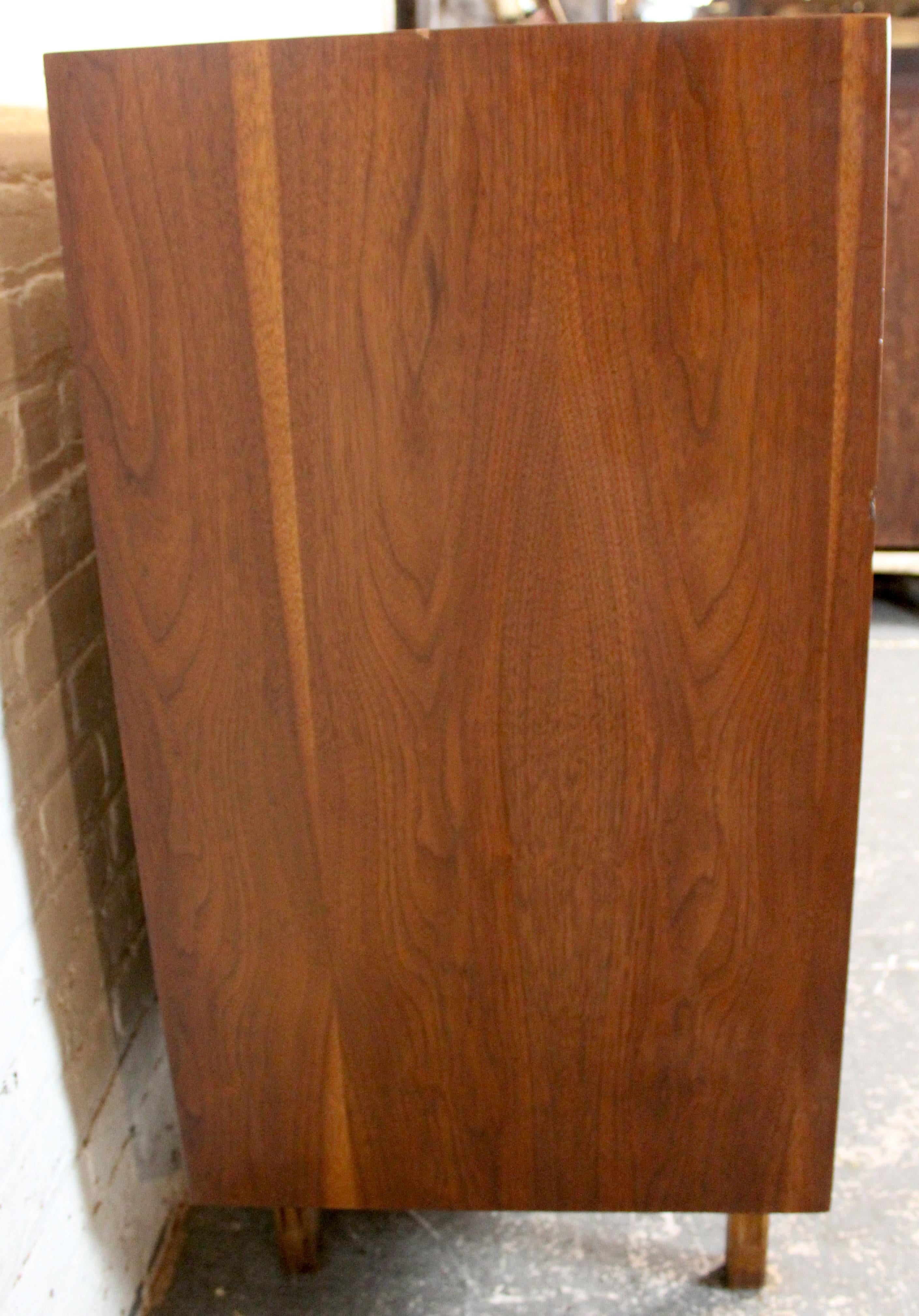 Escritorio con puerta de tambor de Mainline by Hooker siglo XX en venta