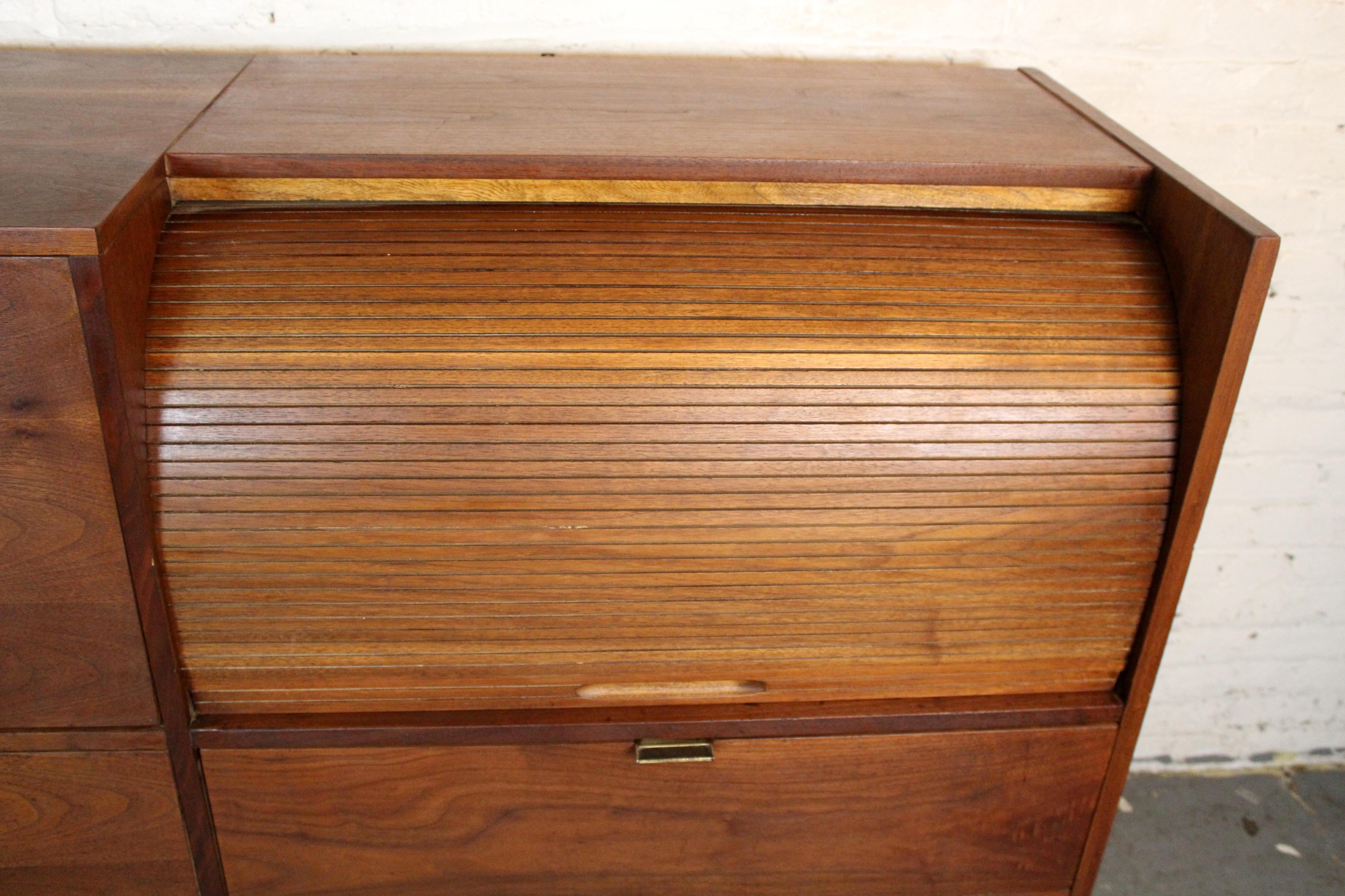 Escritorio con puerta de tambor de Mainline by Hooker en venta 2