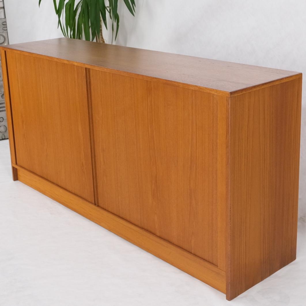 Puertas de persiana 12 cajones profundos 3 estantes Credenza moderna danesa de teca de mediados de siglo en venta 3