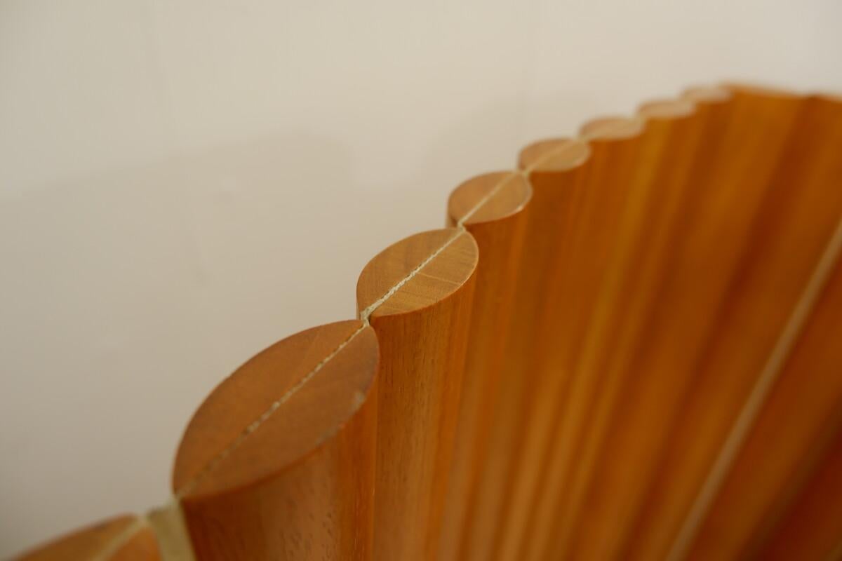 Tambour Screen Room Divider in Solid golden mahogany & Rosso Verona Marble In Good Condition For Sale In Uccle, BE