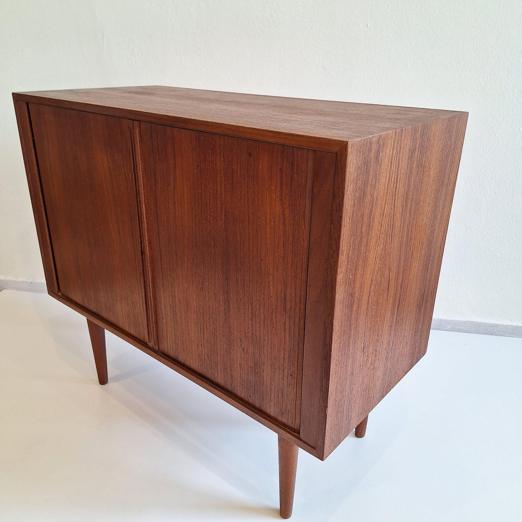 Armario de puertas correderas Tambour de Kai Kristiansen Teca en venta
