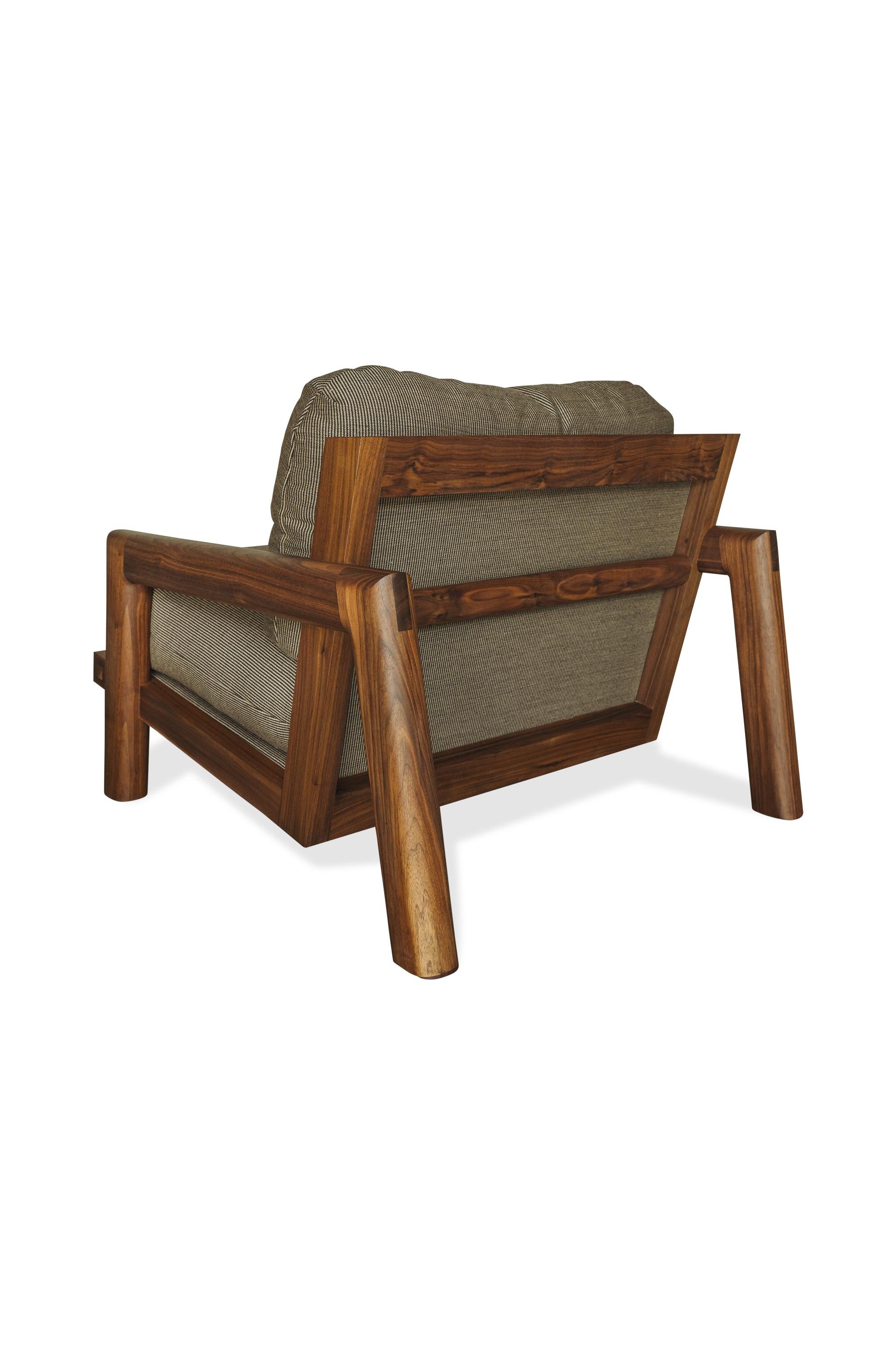 TAMBU Lounge Chair In New Condition For Sale In North Hollywood, CA