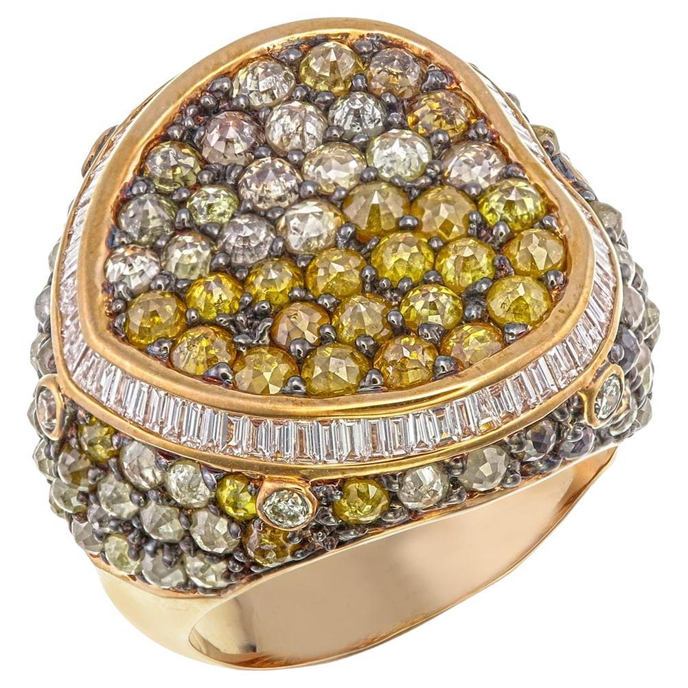 Anello a grappolo con diamanti fantasia taglio tambuli e alone a baguette in oro rosa 18 ct.
