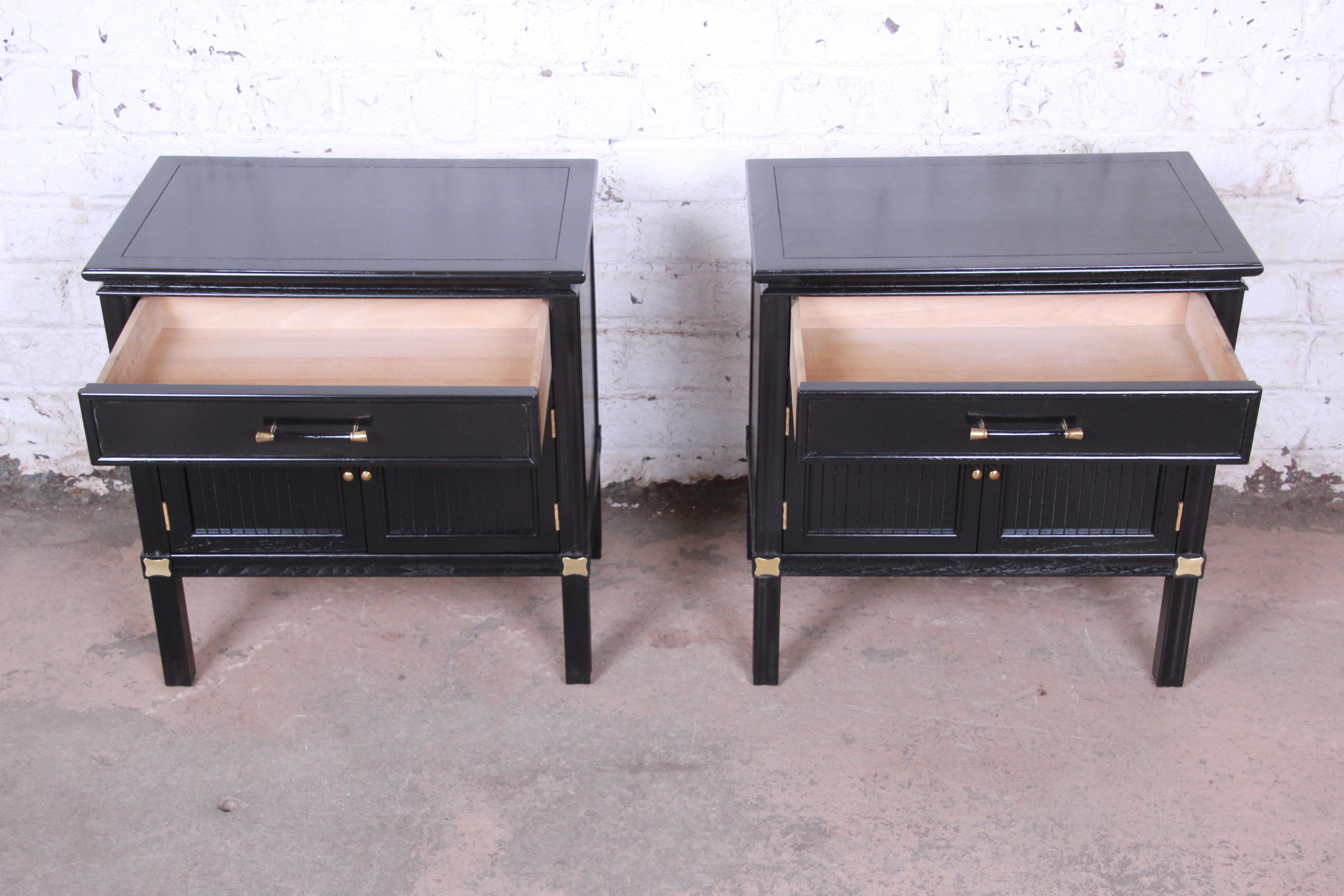 Tamerlane Collection Hollywood Regency Chinoiserie Ebonized Nightstands, Pair In Good Condition In South Bend, IN