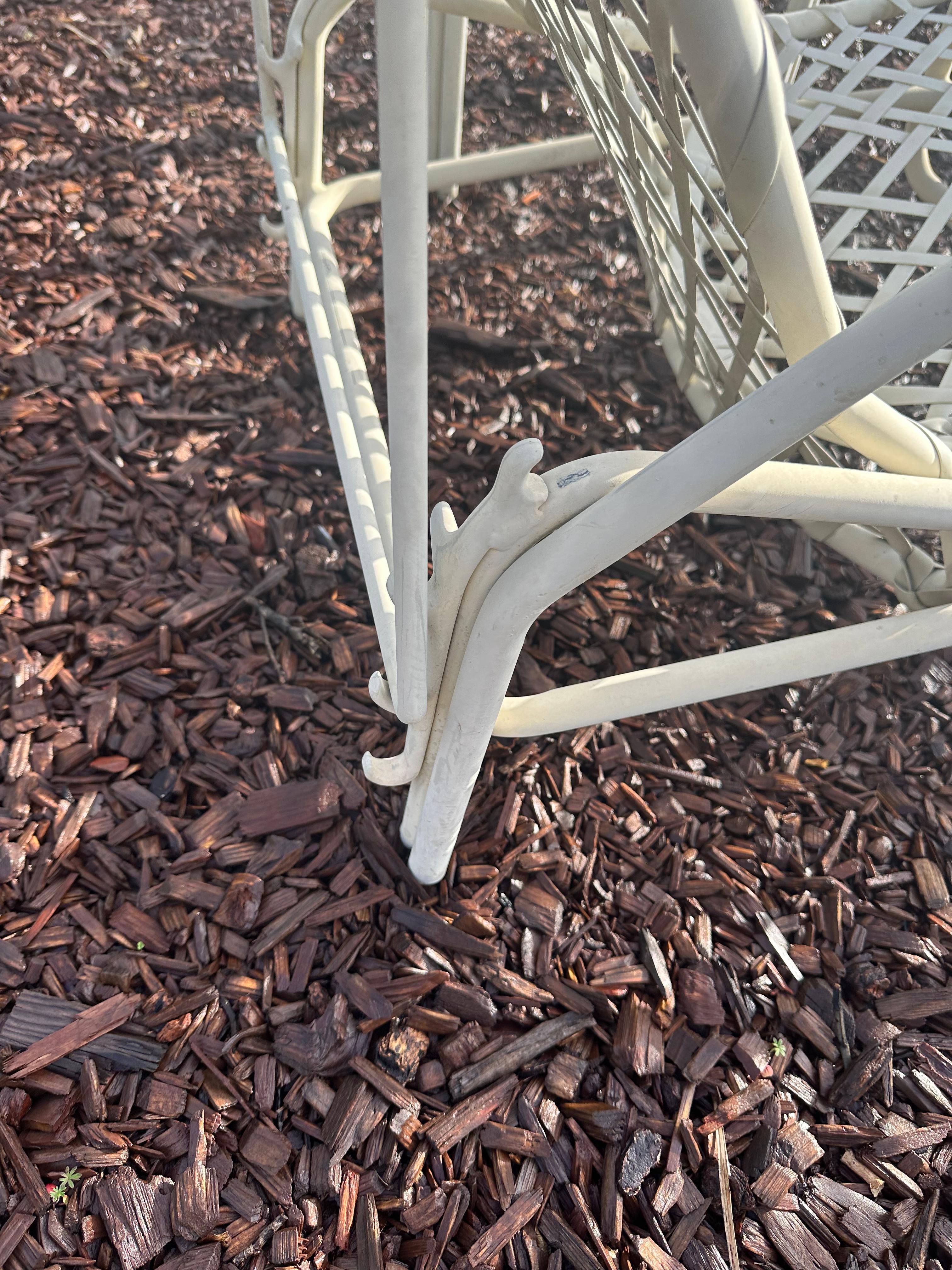 American Classical Tamiami Chaise lounge chair+ side table by Brown Jordan, Aluminum + Vinyl straps For Sale