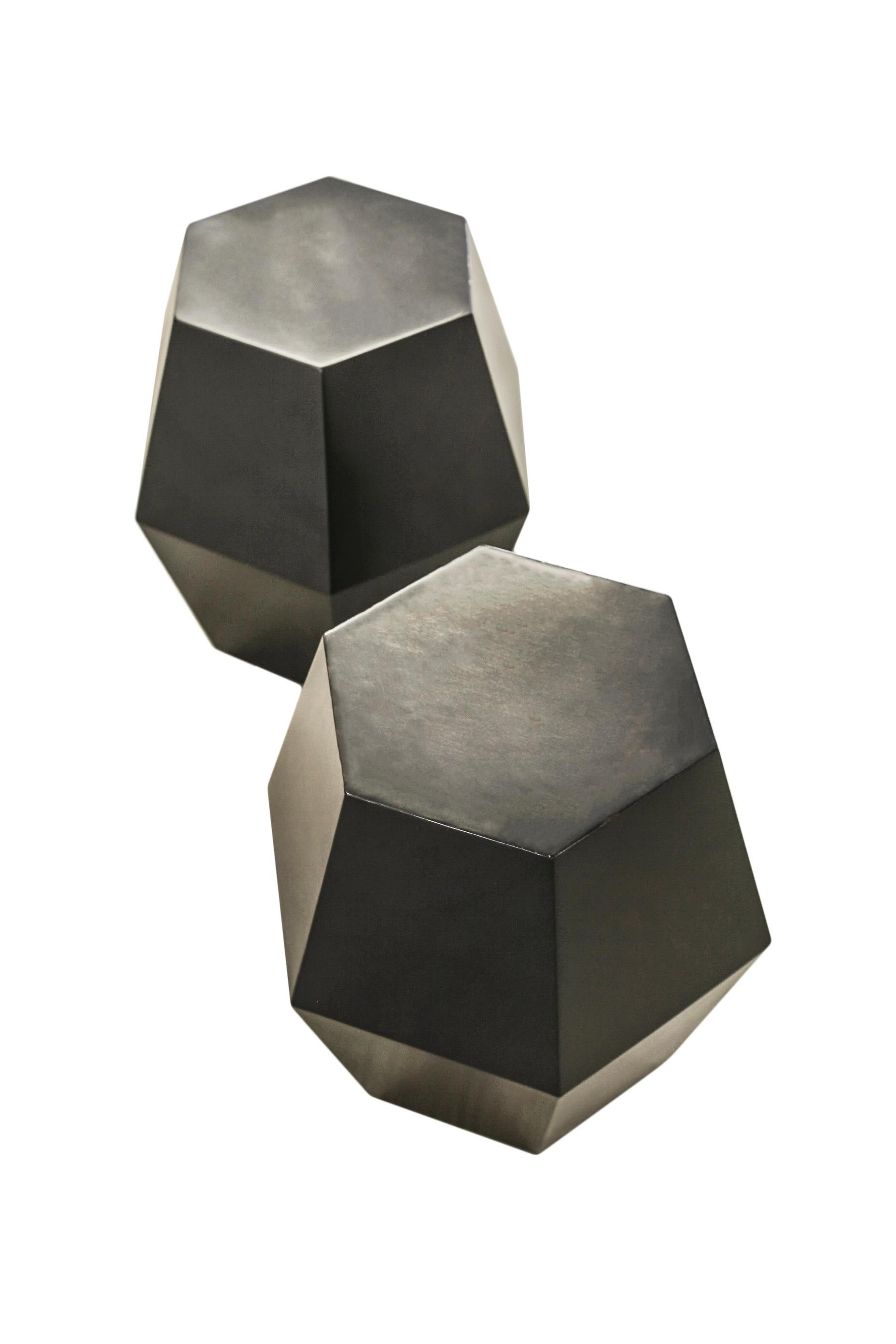 Moderner Beistelltisch aus Stahl von Costantini, Tamino Hex (Poliert) im Angebot