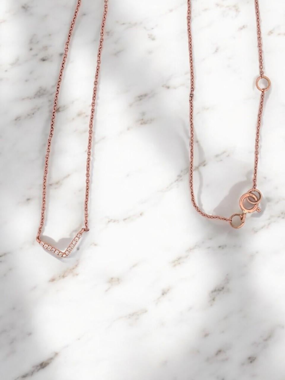 Art Déco Tamsin  Collana Chevron in oro rosa 10K, diamanti 0,05 CTW, regolabile in vendita