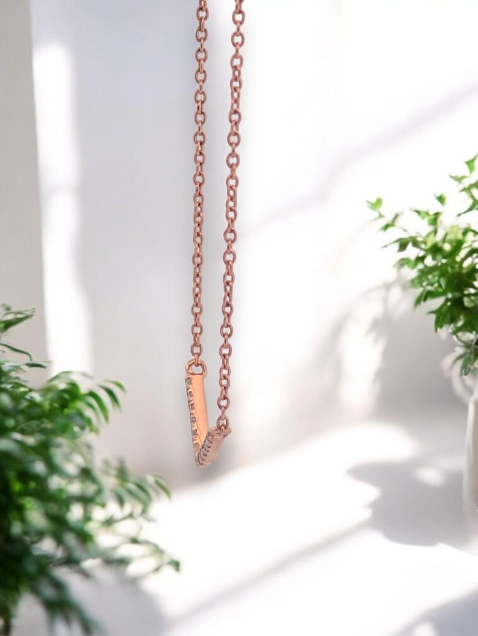 Taglio a rosa Tamsin  Collana Chevron in oro rosa 10K, diamanti 0,05 CTW, regolabile in vendita