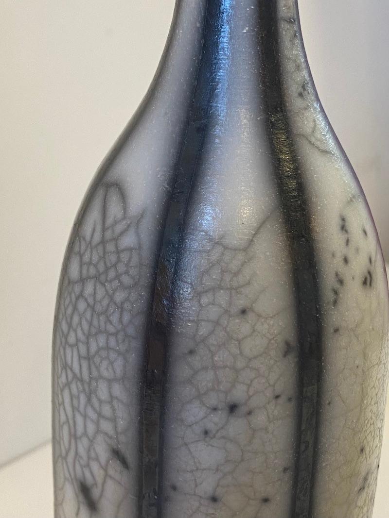 3 Botellas Raku Rayadas, Cerámica sobre piedra, Rayadas, Botellas, Modernas en venta 1