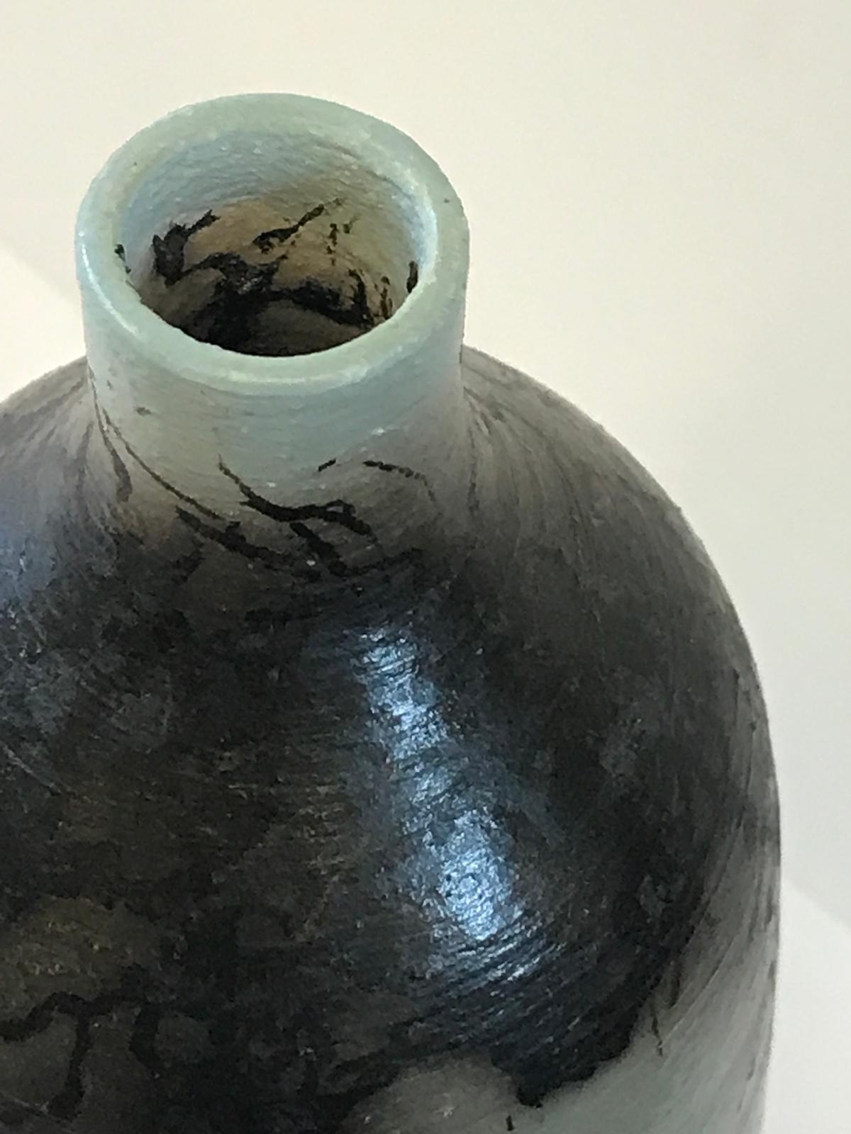In vendita, Ceramica Naked Raku, Vaso blu uovo d'anatra piccolo, Ceramica, Scultura d'arte - Sculpture di Tamsin Levene