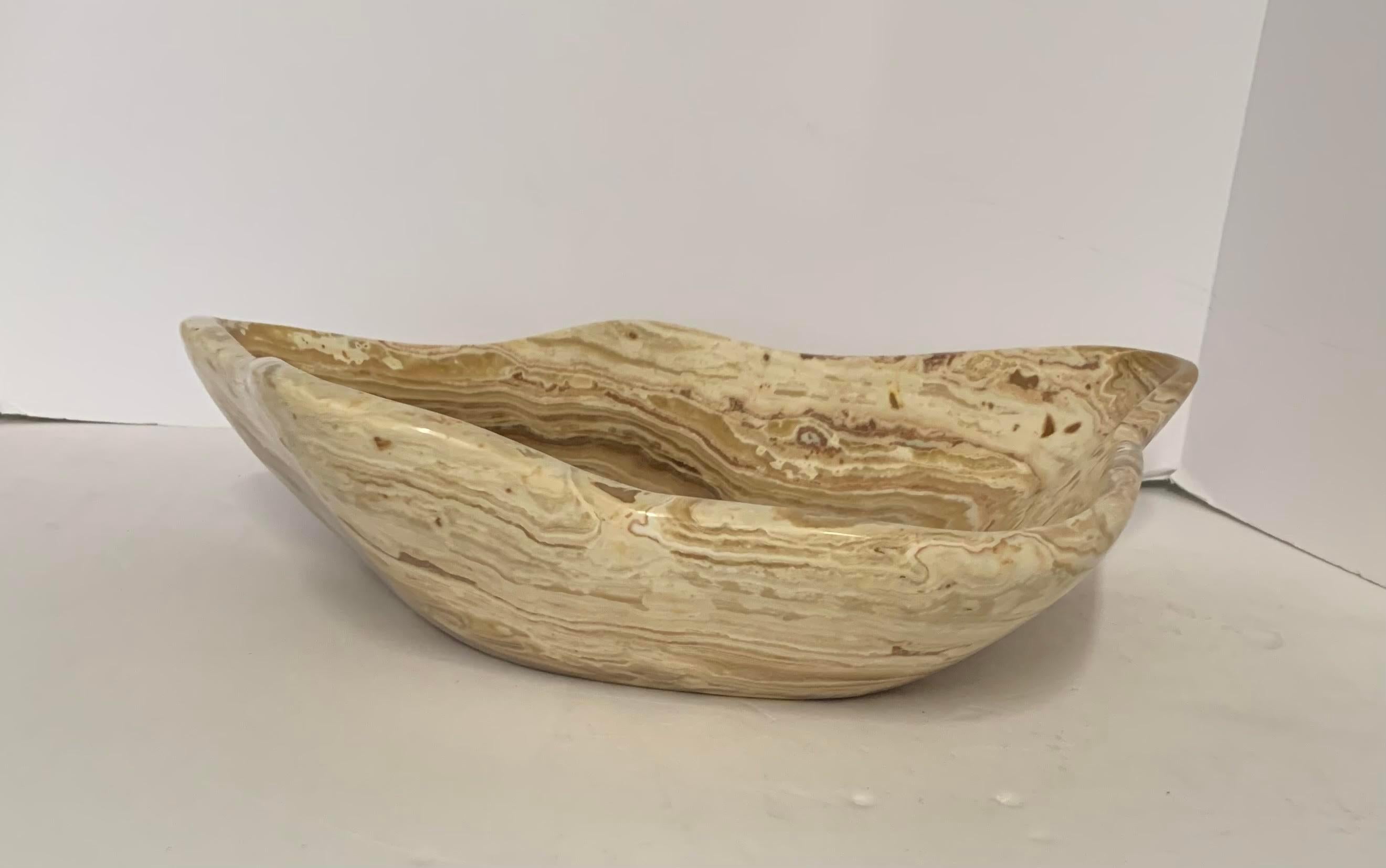 Contemporary Moroccan free form shaped onyx bowl.
Tan and cream in color.
From a large collection of different shapes, sizes and colors.