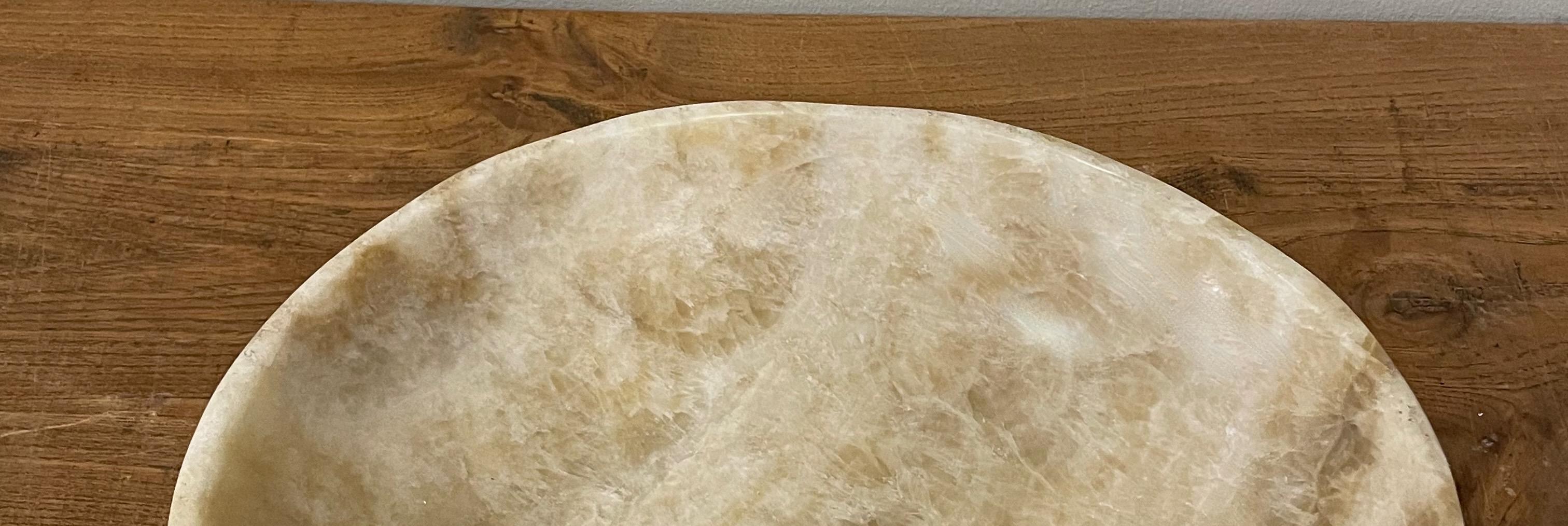 Tan And Cream Onyx Bowl, Indonesia, Contemporary In New Condition For Sale In New York, NY