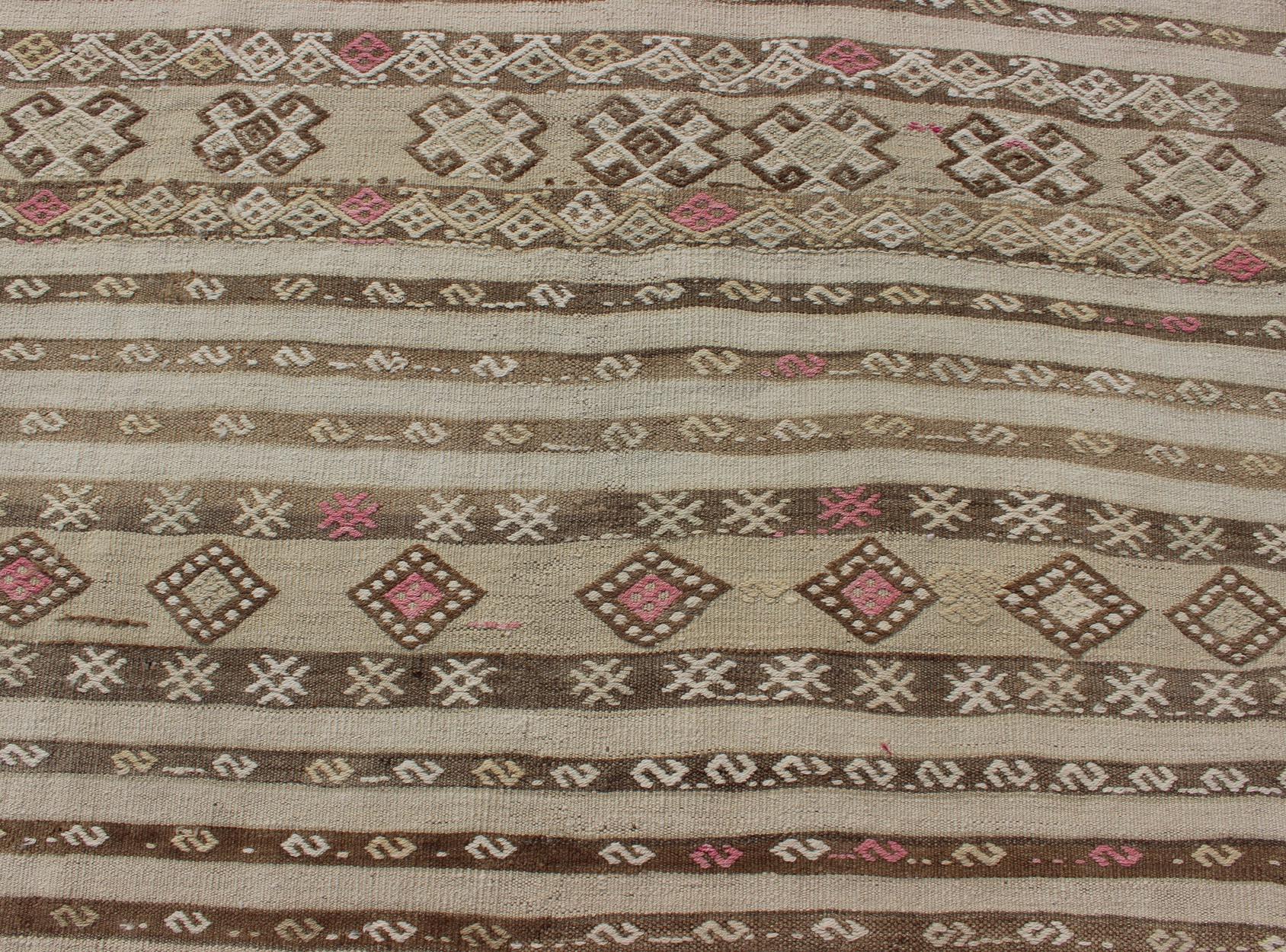 Tan and Pink Vintage Kilim For Sale 4