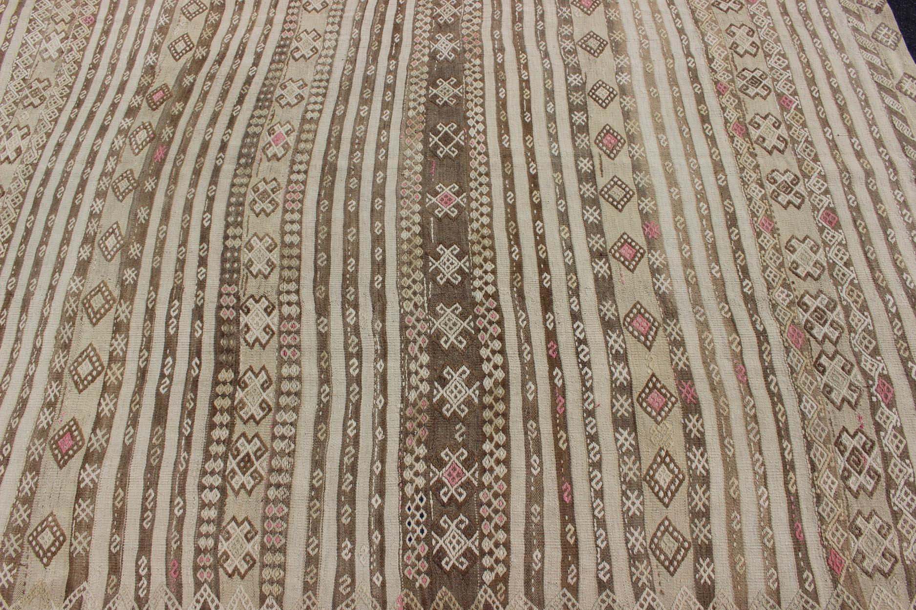 Tan and Pink Vintage Kilim For Sale 5