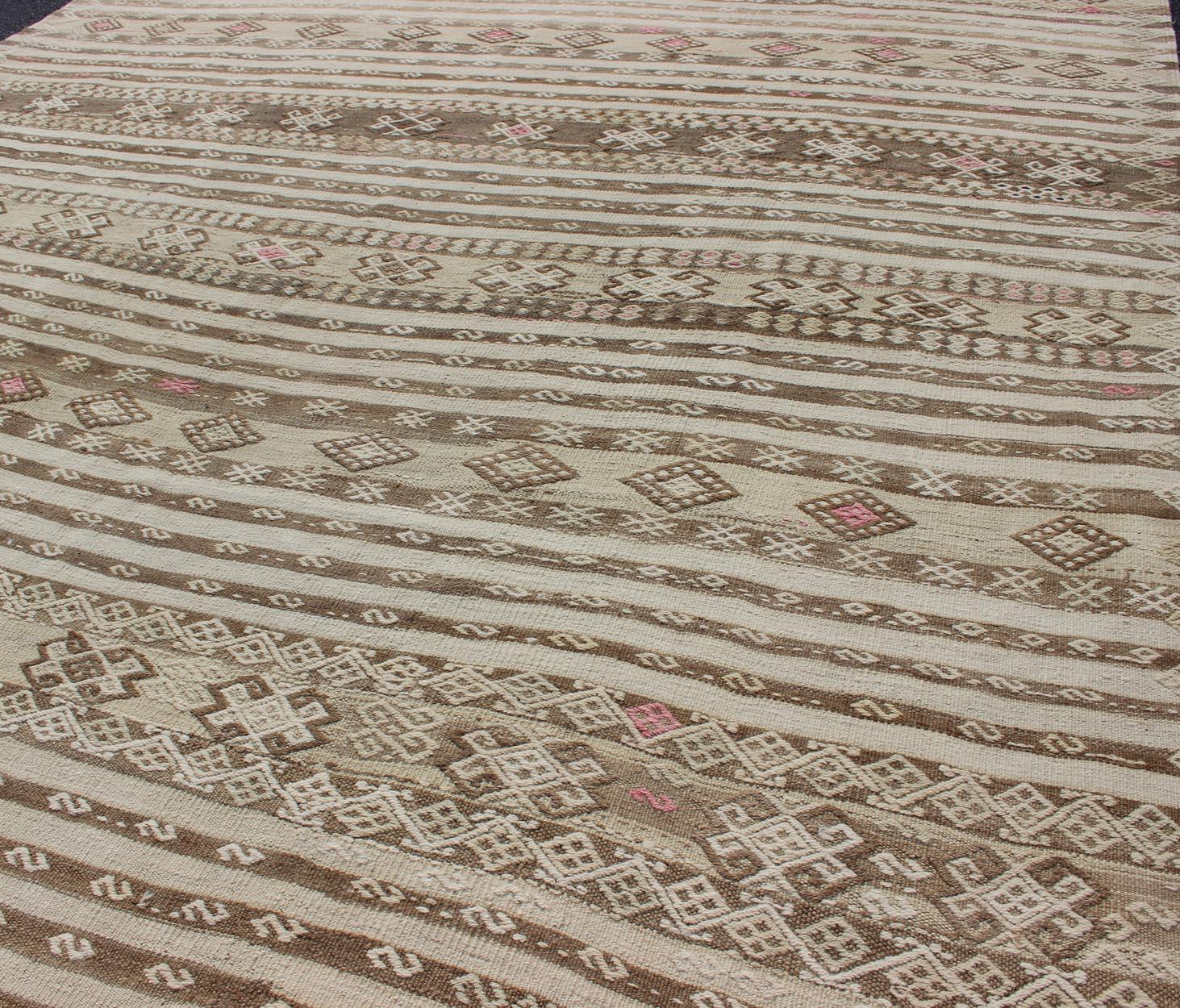 20th Century Tan and Pink Vintage Kilim For Sale