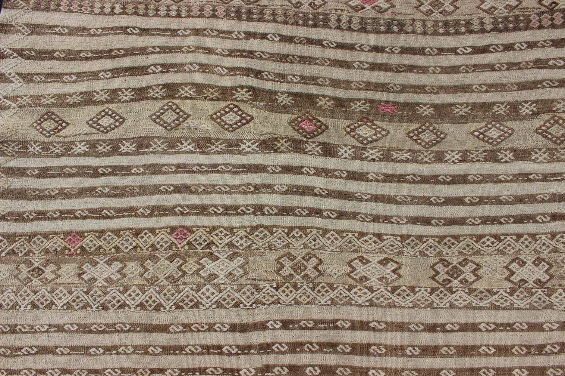 Tan and Pink Vintage Kilim For Sale 2
